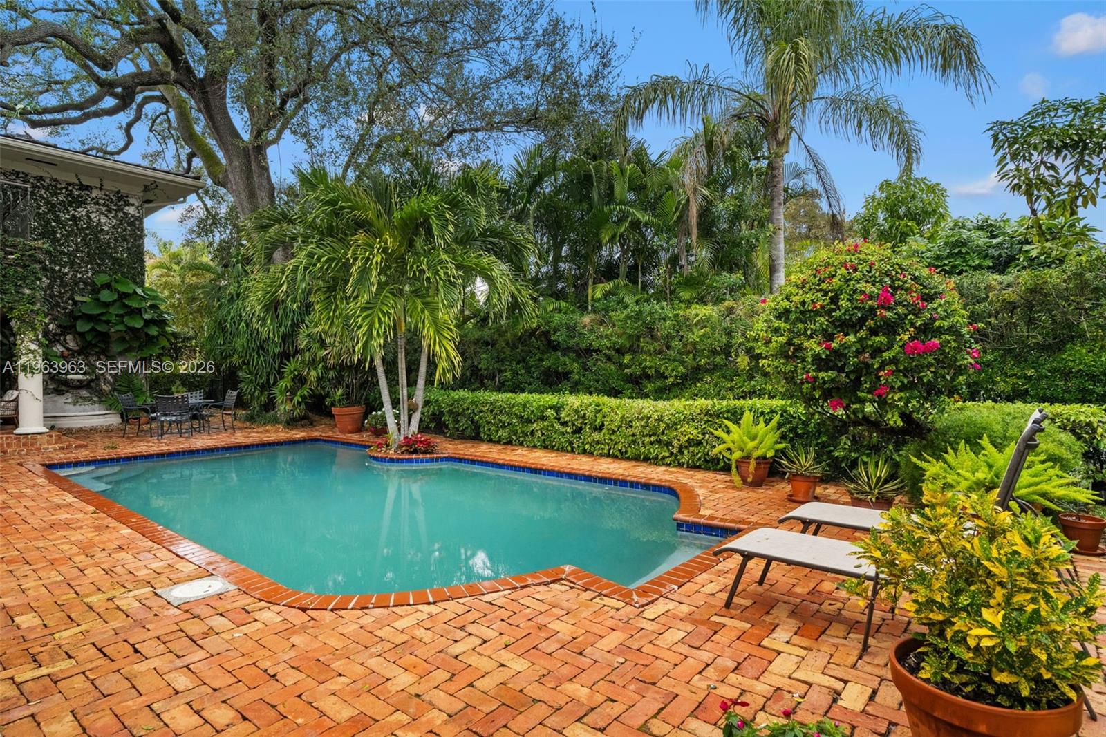 1255 Algardi Ave, Coral Gables FL 33146