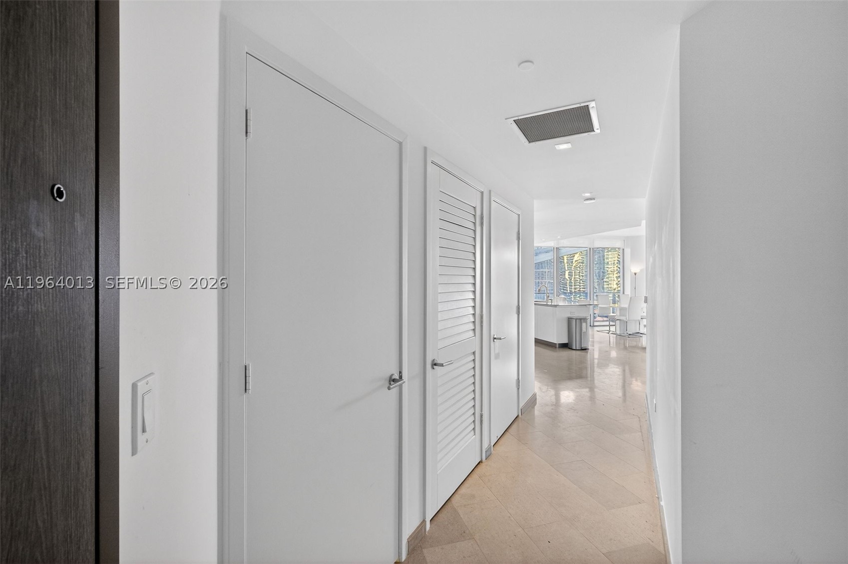 68 SE 6th St #1702, Miami FL 33131