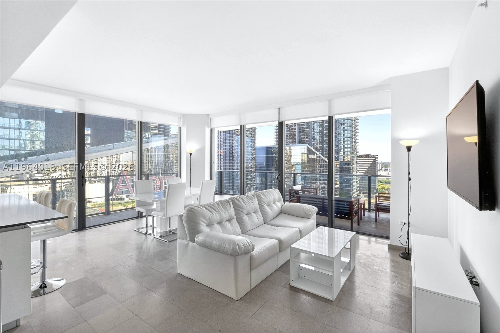 68 SE 6th St #1702, Miami FL 33131