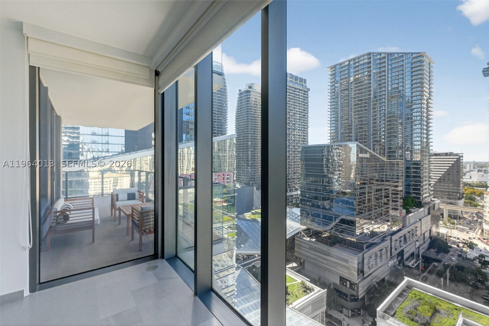 68 SE 6th St #1702, Miami FL 33131