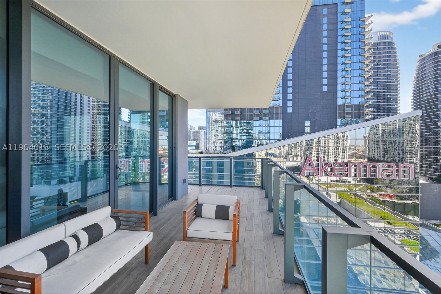 68 SE 6th St #1702, Miami FL 33131
