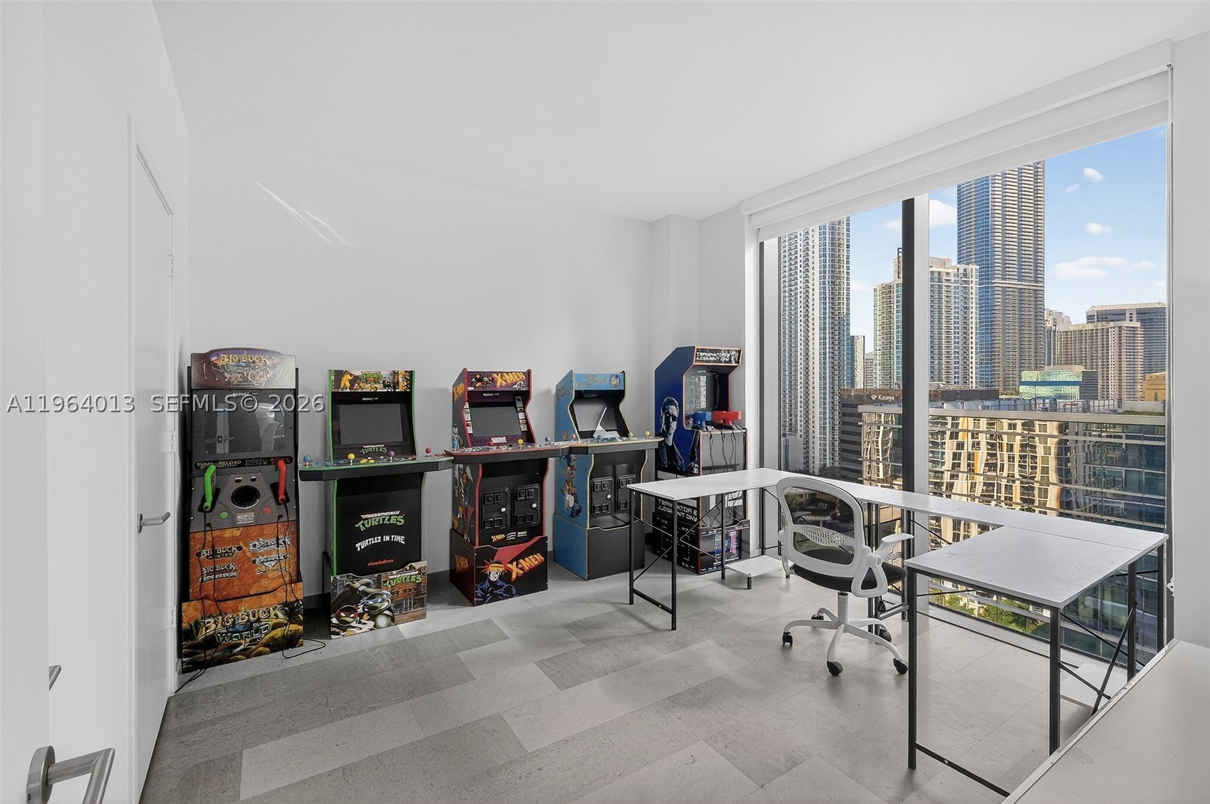 68 SE 6th St #1702, Miami FL 33131