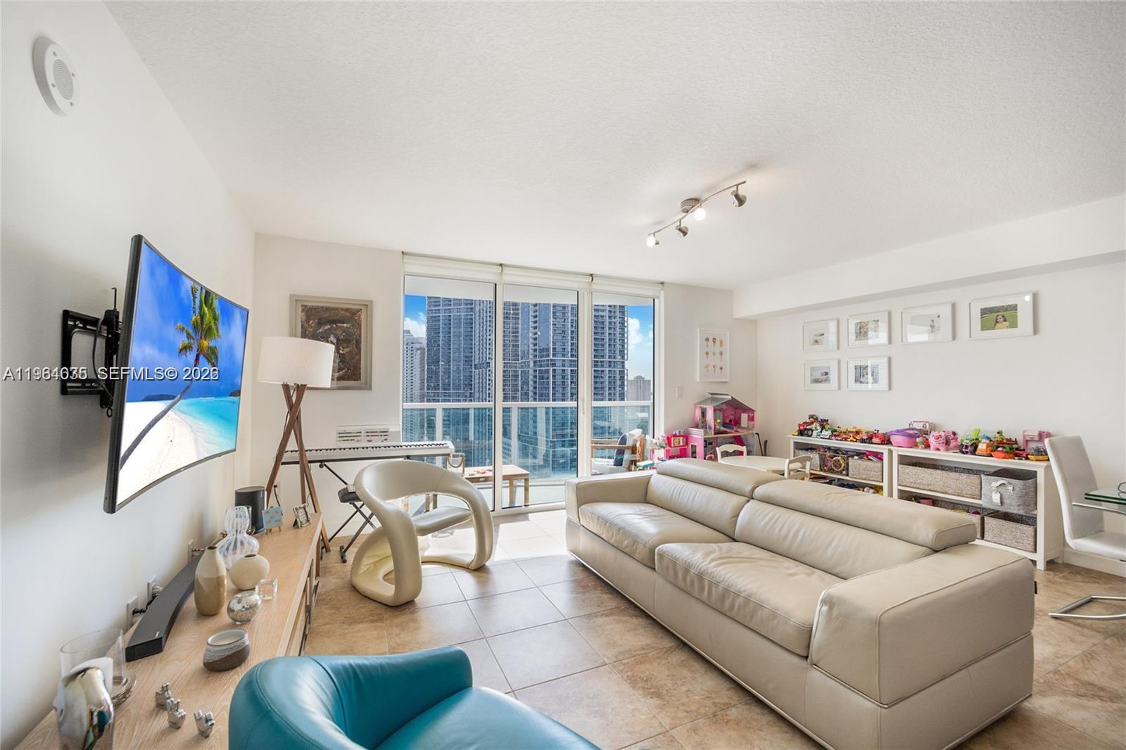 31 SE 5th St #2706, Miami FL 33131