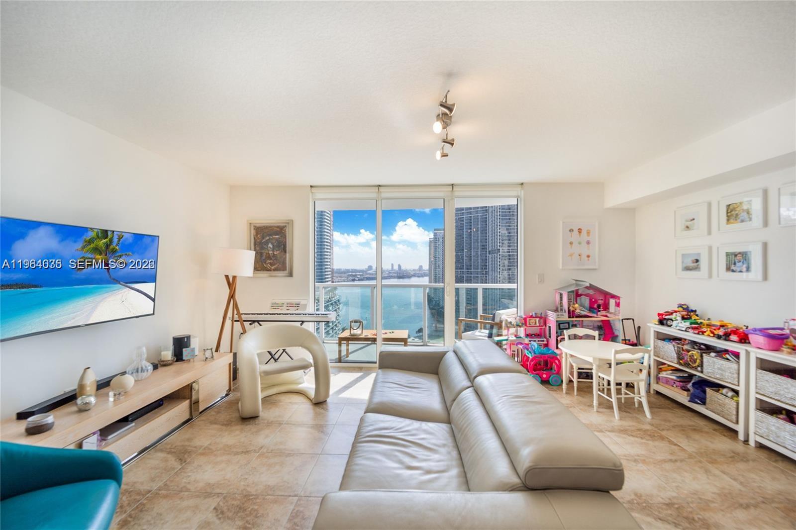 31 SE 5th St #2706, Miami FL 33131