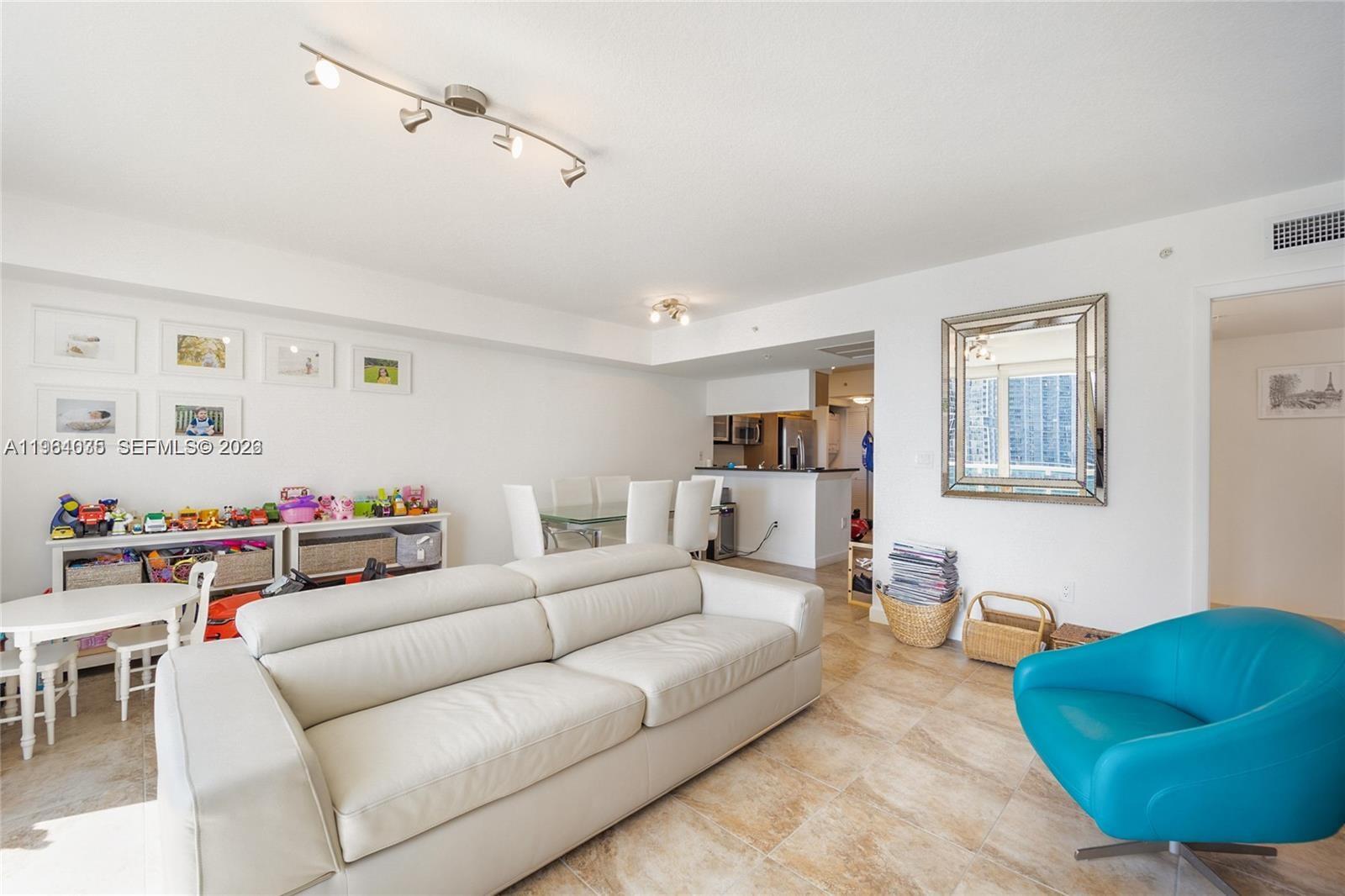 31 SE 5th St #2706, Miami FL 33131