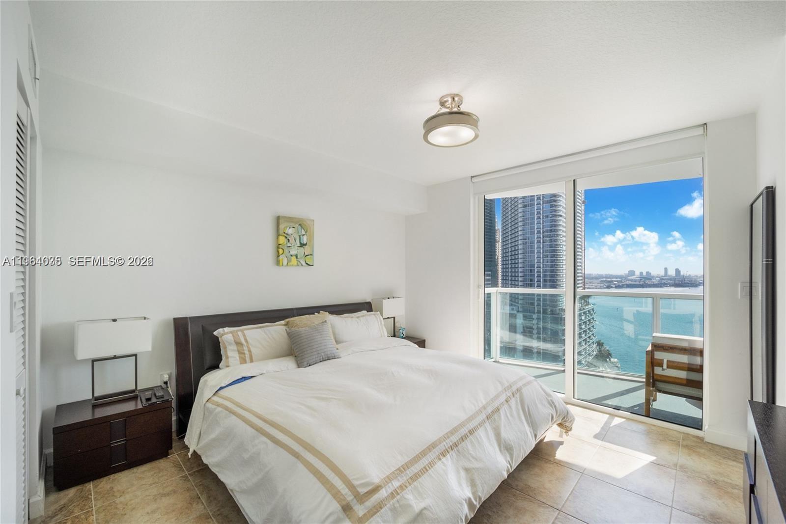 31 SE 5th St #2706, Miami FL 33131