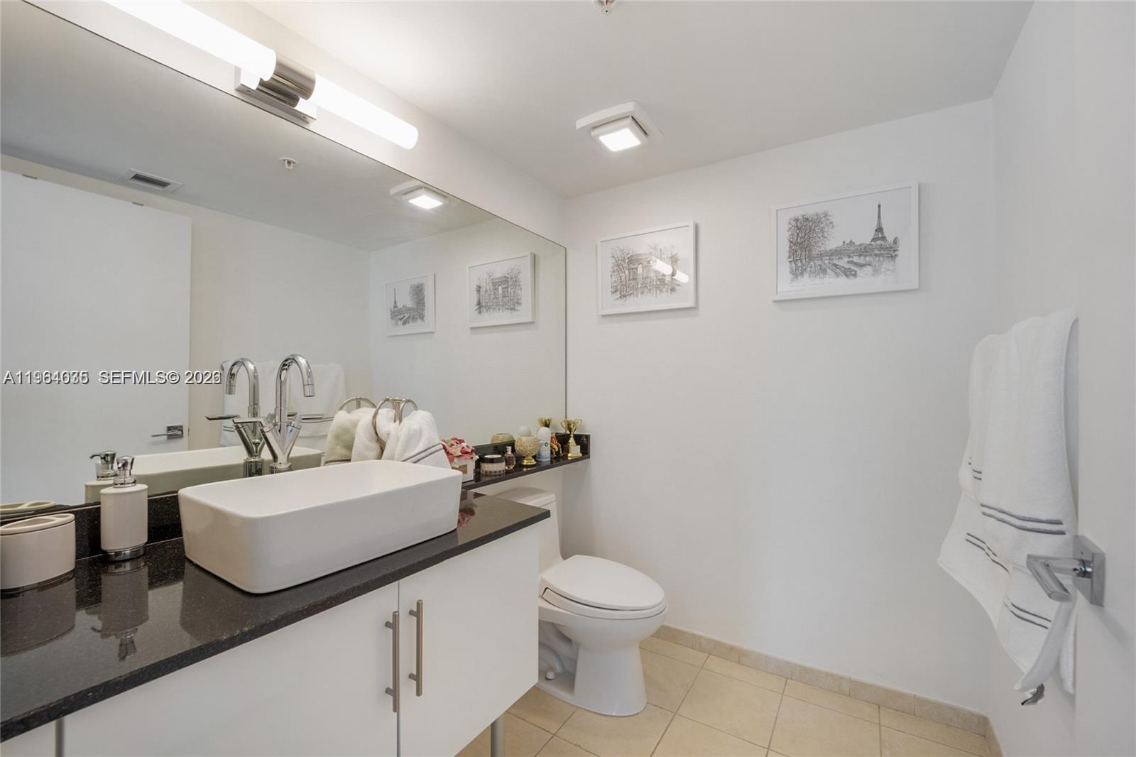 31 SE 5th St #2706, Miami FL 33131