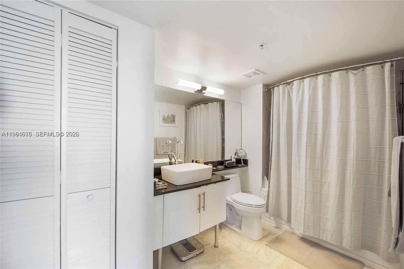 31 SE 5th St #2706, Miami FL 33131