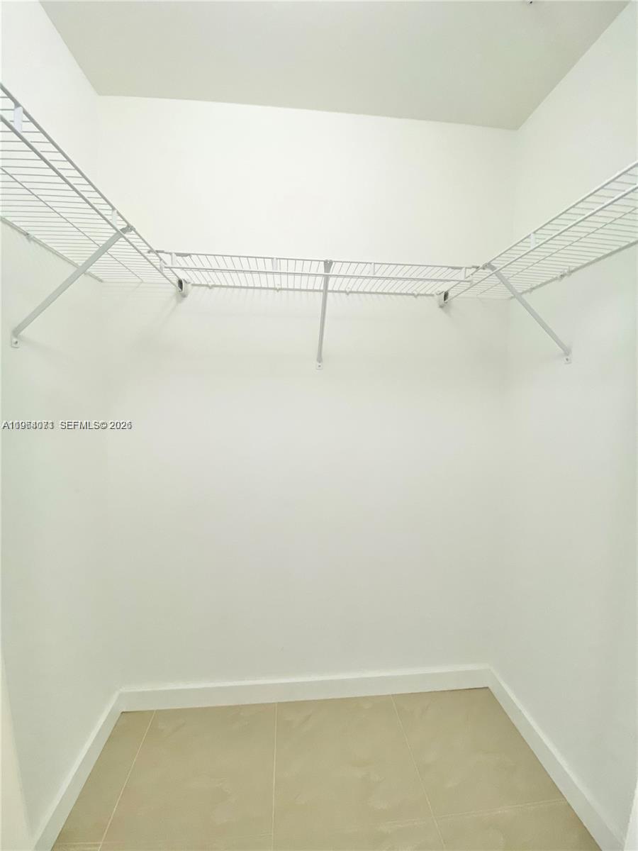 79 SW 12th St #2402-S, Miami FL 33130