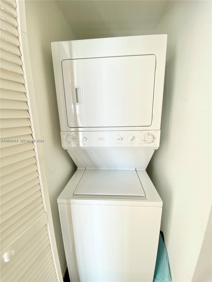 79 SW 12th St #2402-S, Miami FL 33130