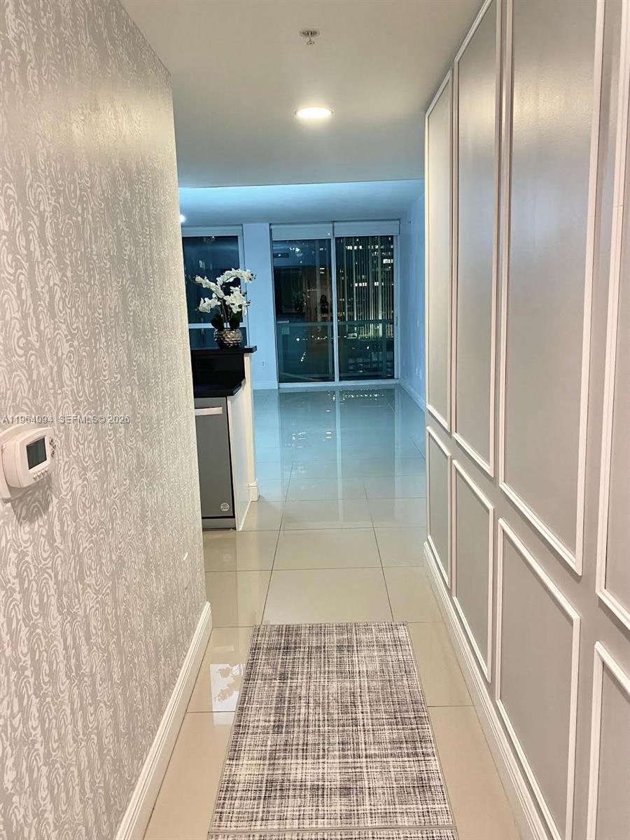 244 Biscayne Blvd #1605, Miami FL 33132