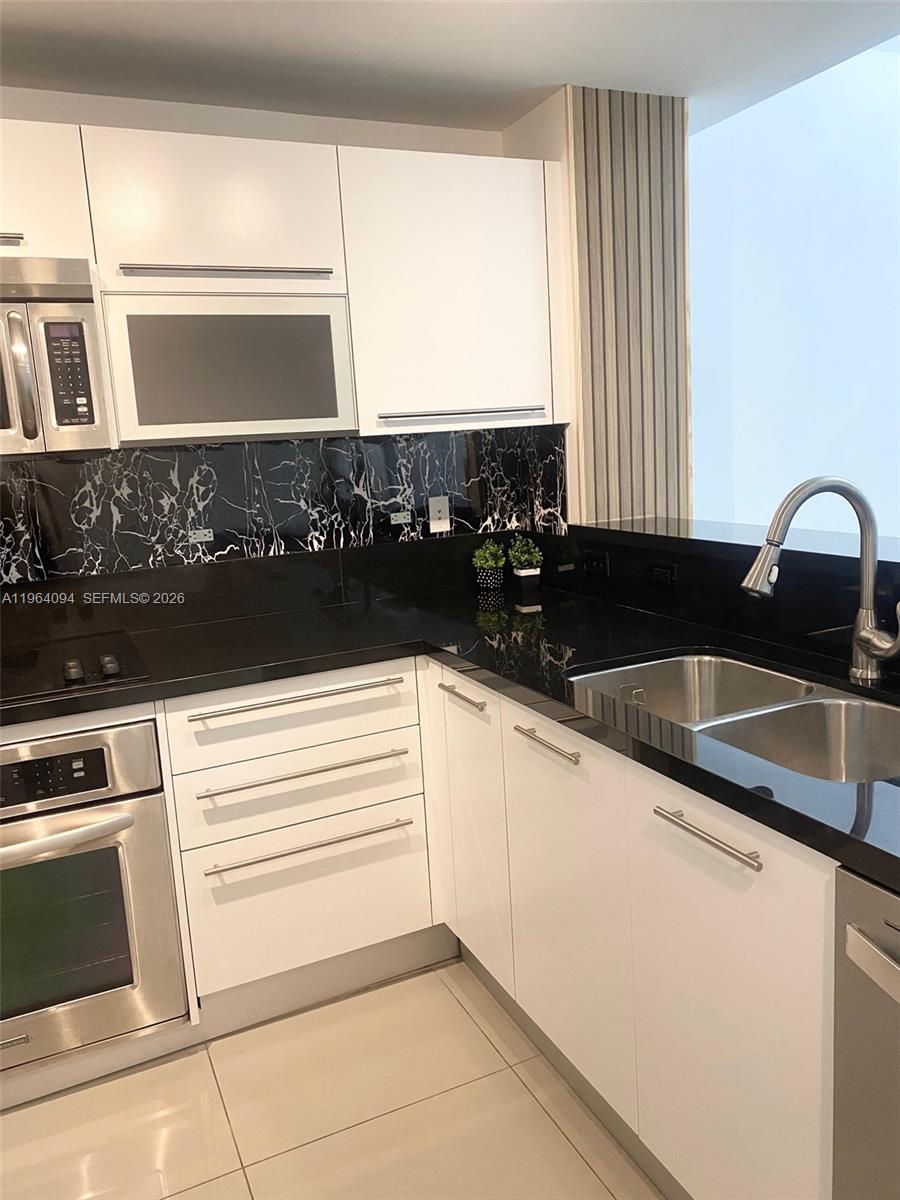 244 Biscayne Blvd #1605, Miami FL 33132