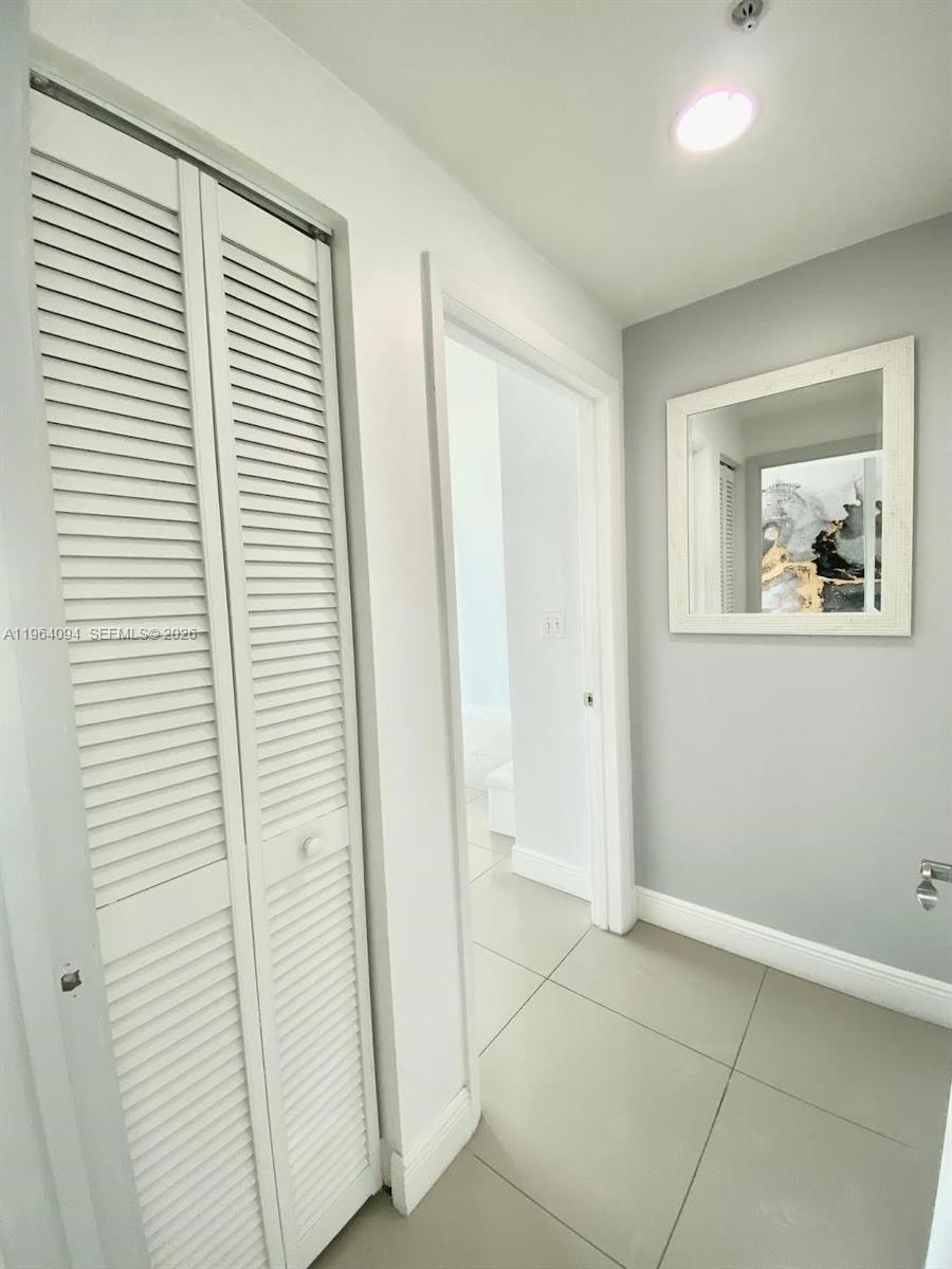244 Biscayne Blvd #1605, Miami FL 33132