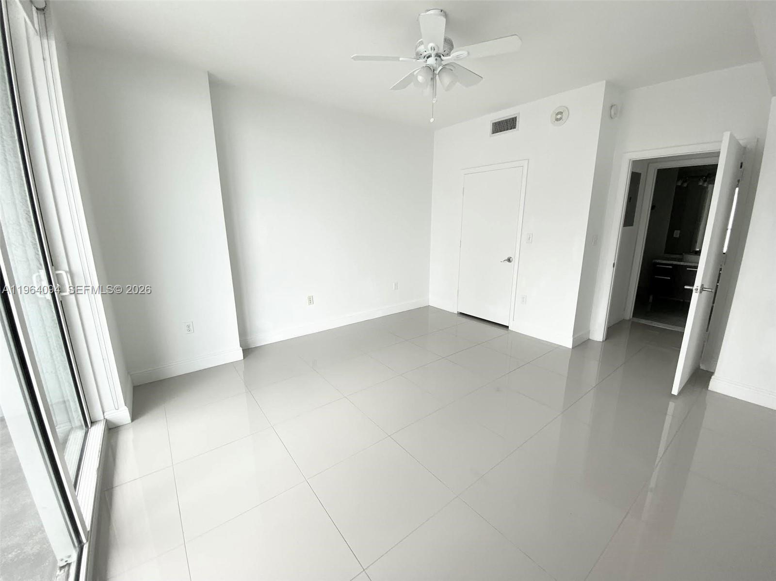 244 Biscayne Blvd #1605, Miami FL 33132