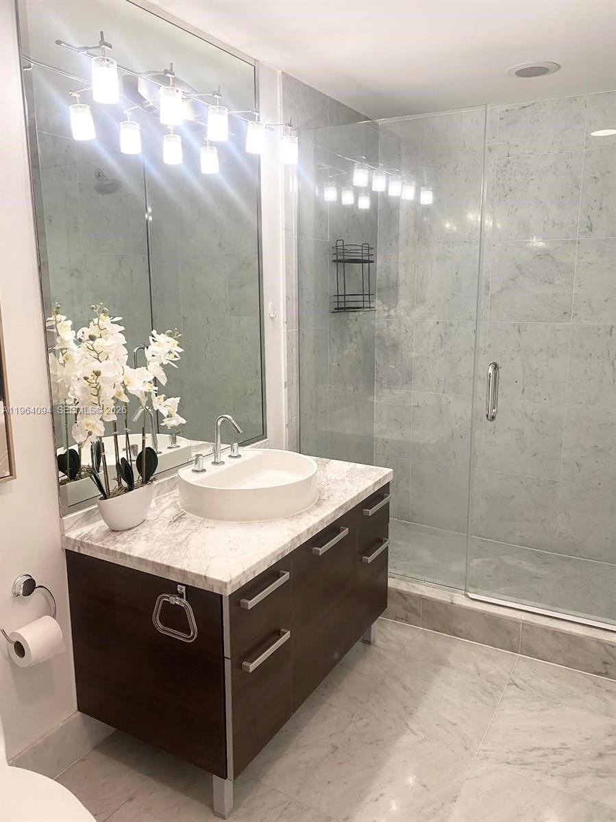 244 Biscayne Blvd #1605, Miami FL 33132