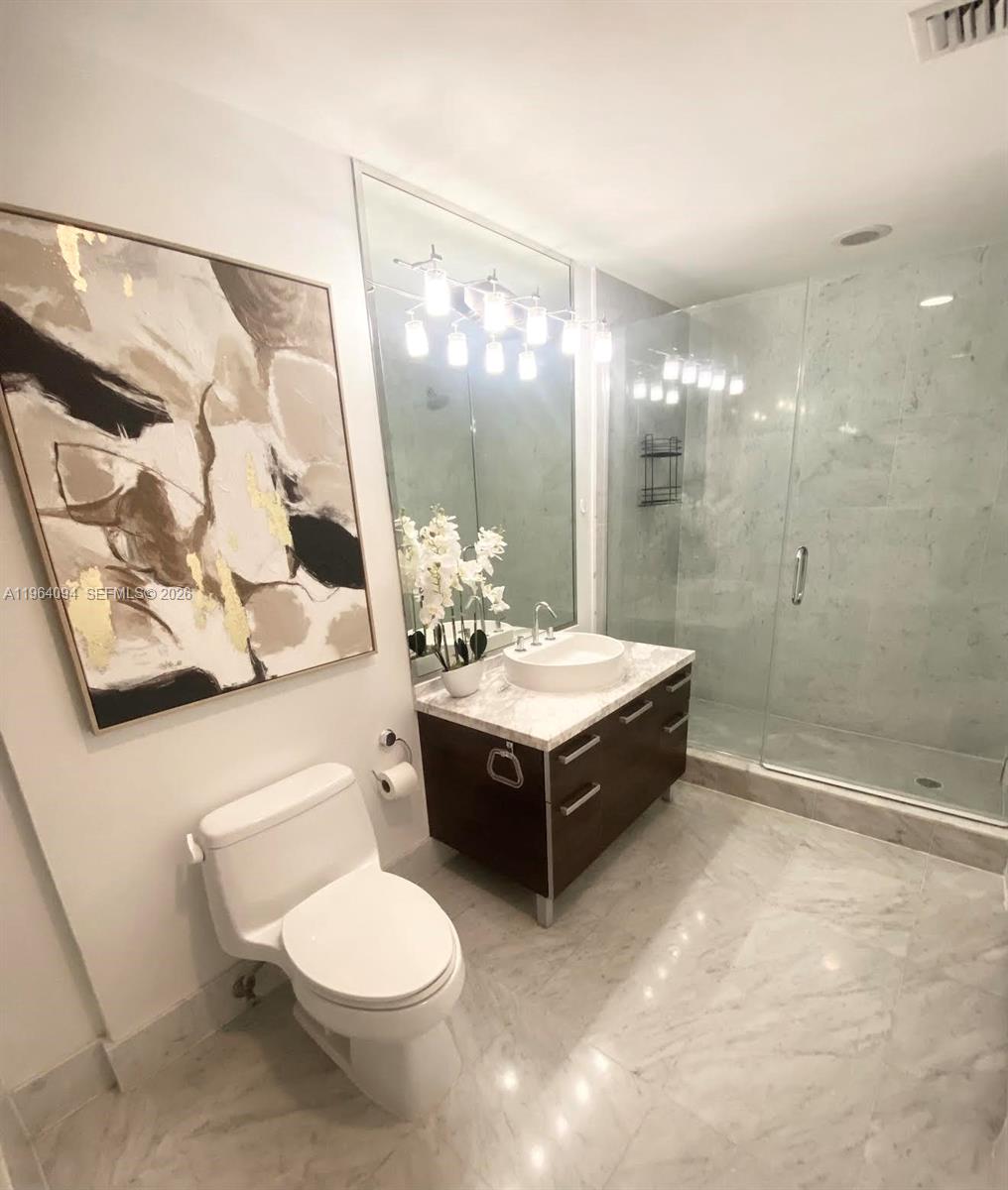 244 Biscayne Blvd #1605, Miami FL 33132