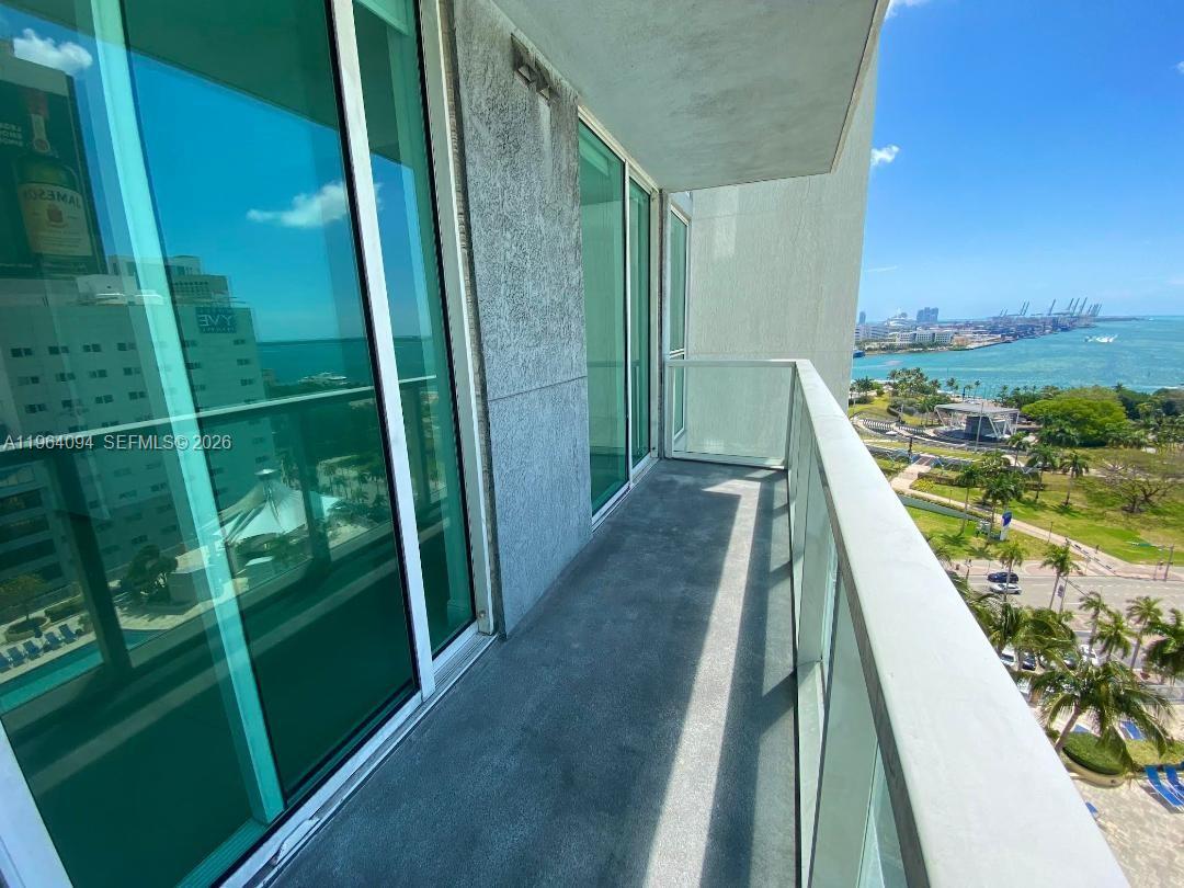 244 Biscayne Blvd #1605, Miami FL 33132