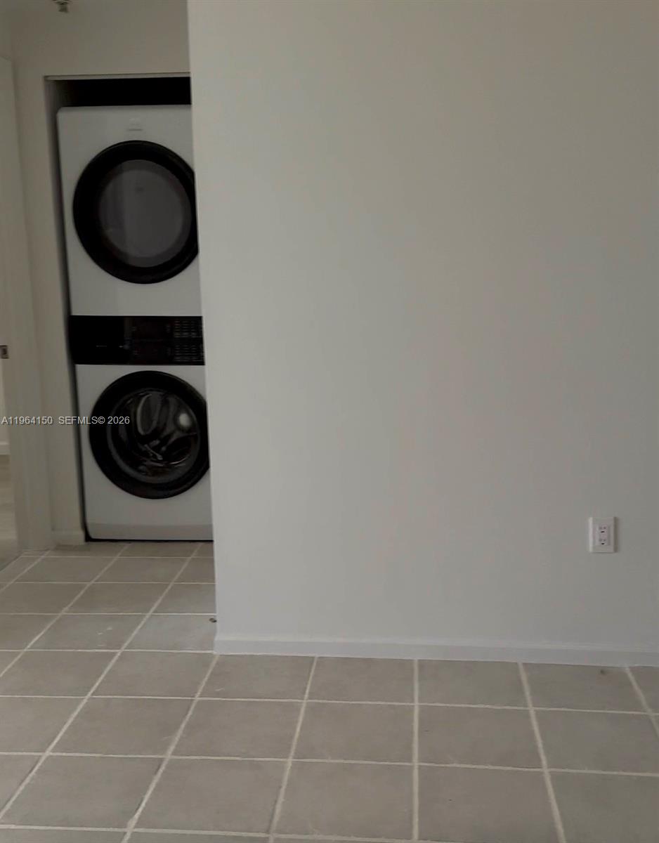 185 SE 14th Ter #1807, Miami FL 33131