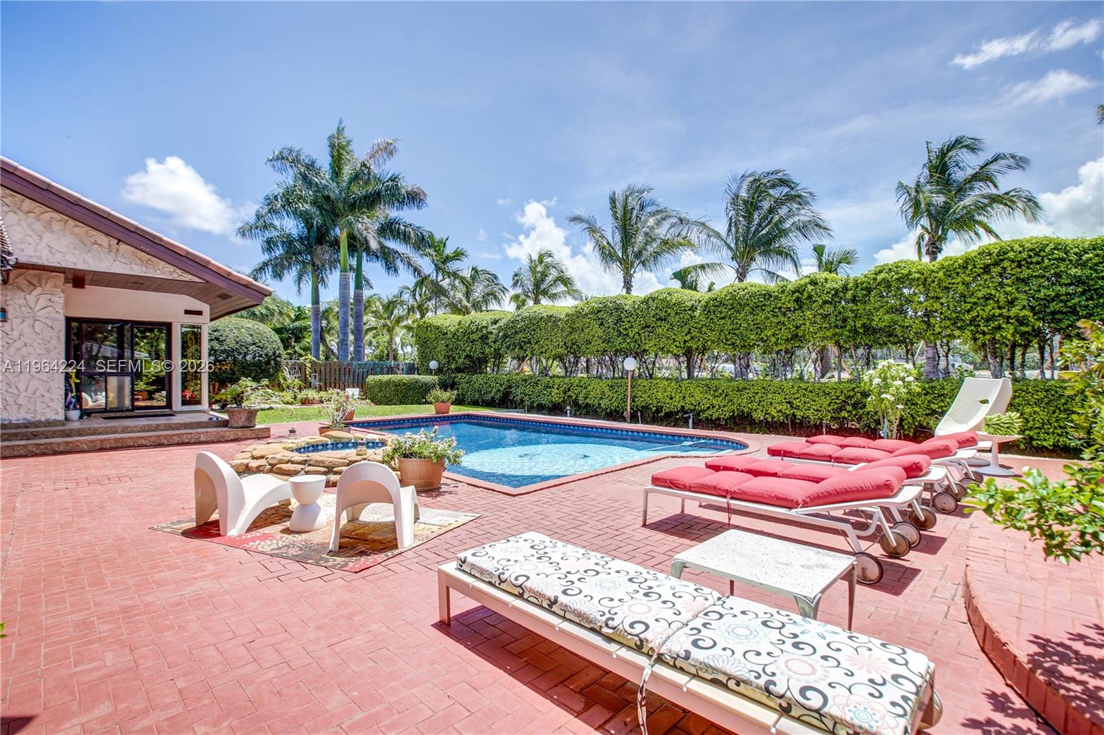 913 Diplomat Parkway, Hallandale Beach FL 33009