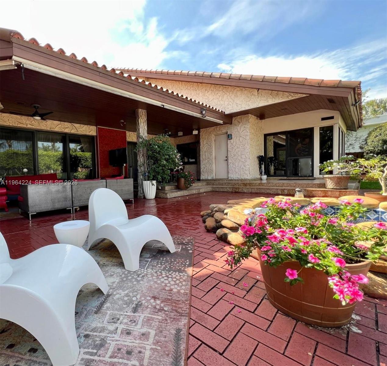 913 Diplomat Parkway, Hallandale Beach FL 33009