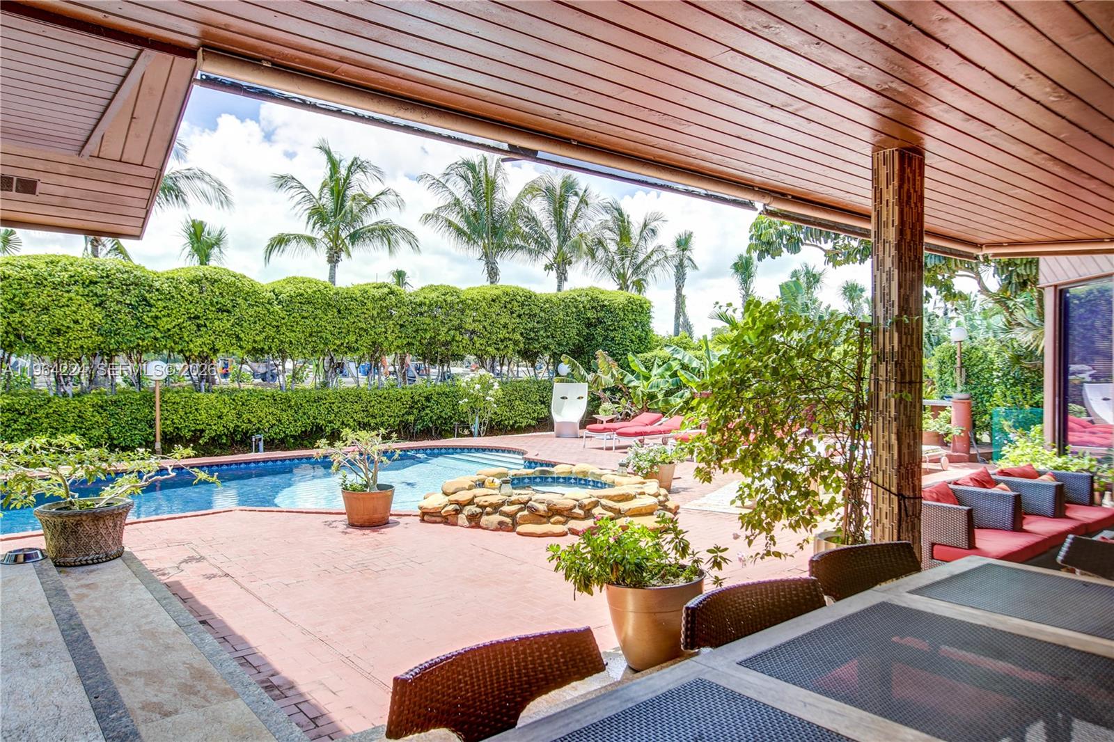 913 Diplomat Parkway, Hallandale Beach FL 33009