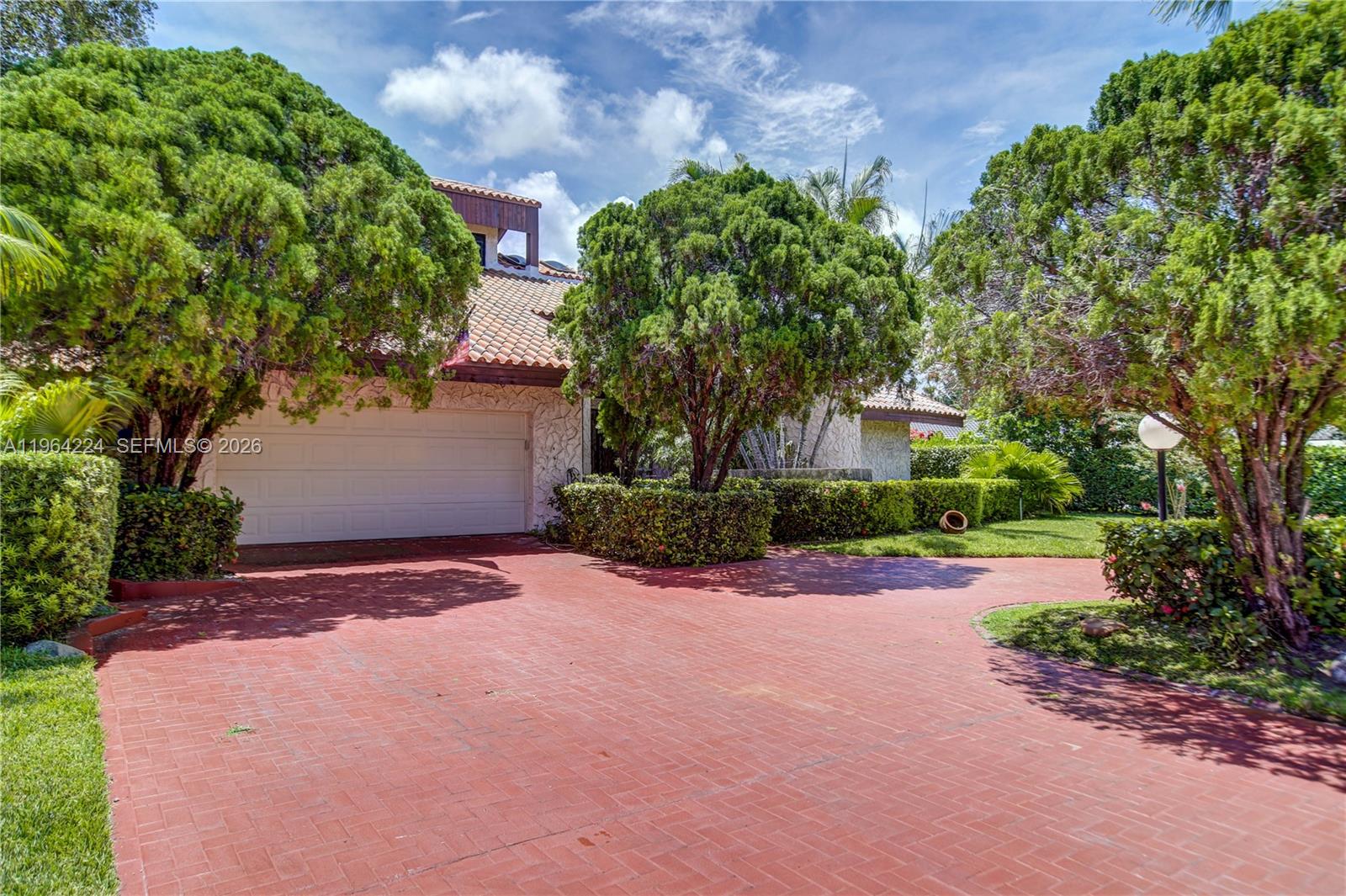 913 Diplomat Parkway, Hallandale Beach FL 33009
