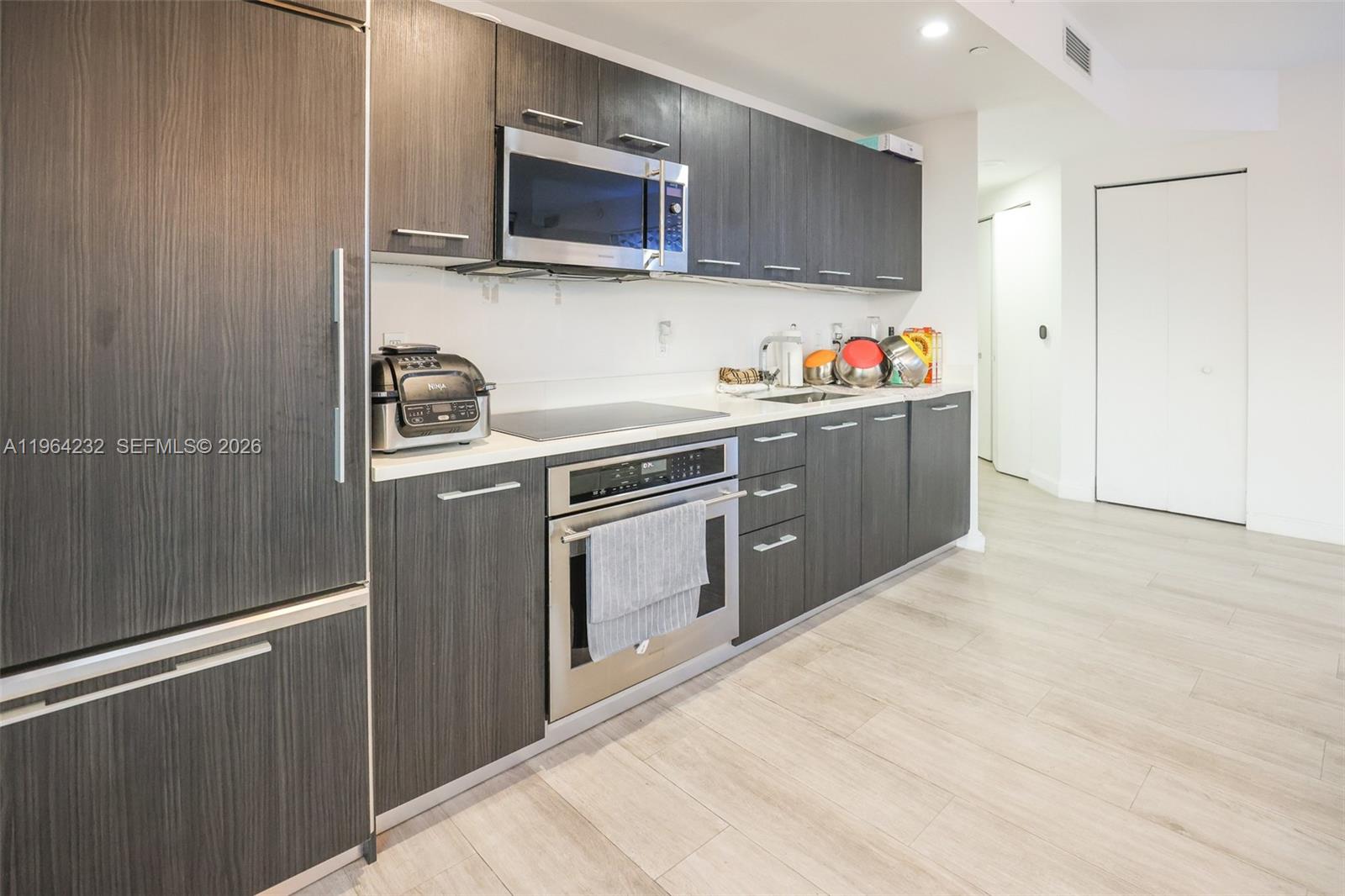 55 SW 9th St #3906, Miami FL 33130