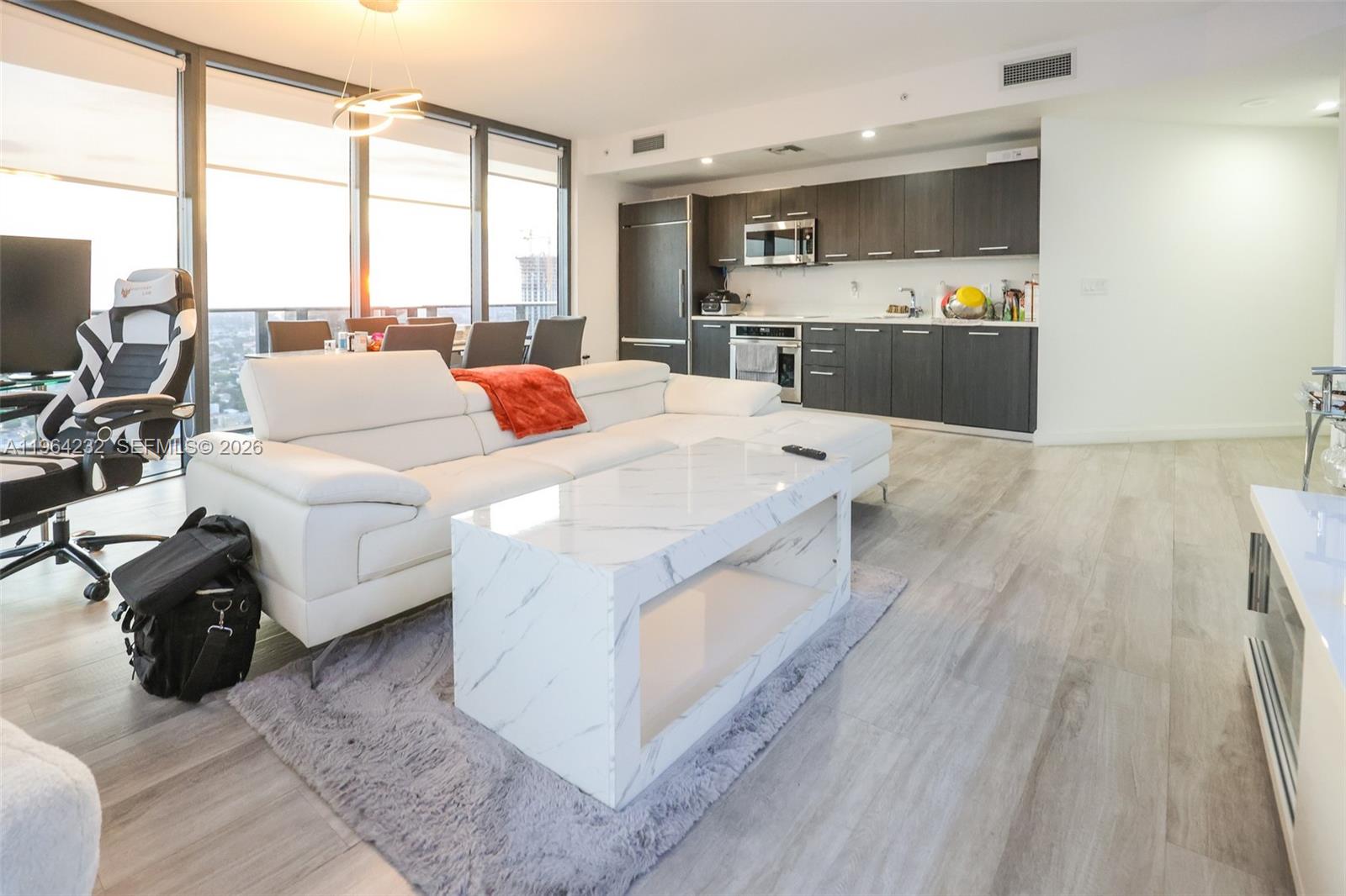 55 SW 9th St #3906, Miami FL 33130