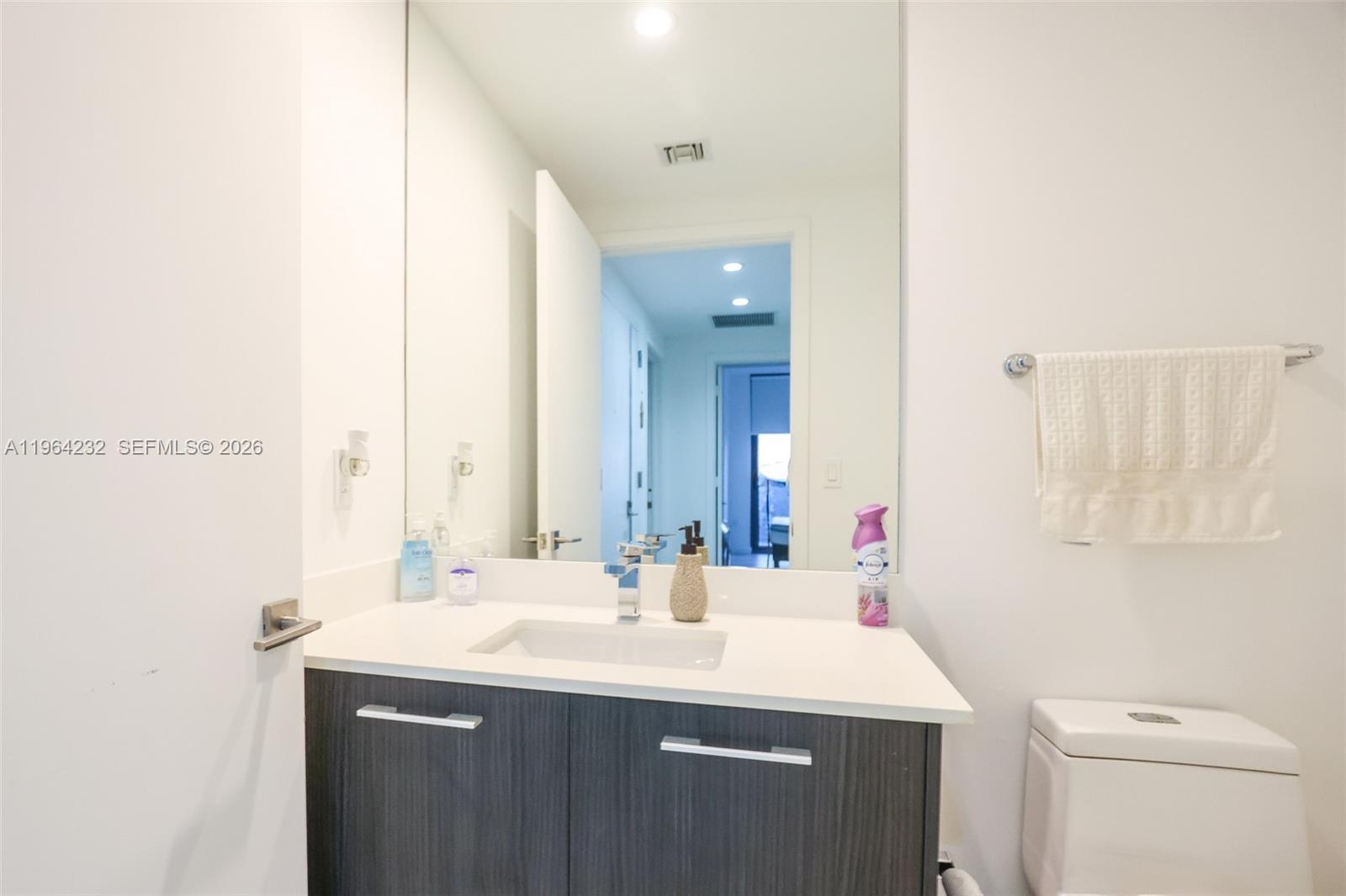 55 SW 9th St #3906, Miami FL 33130