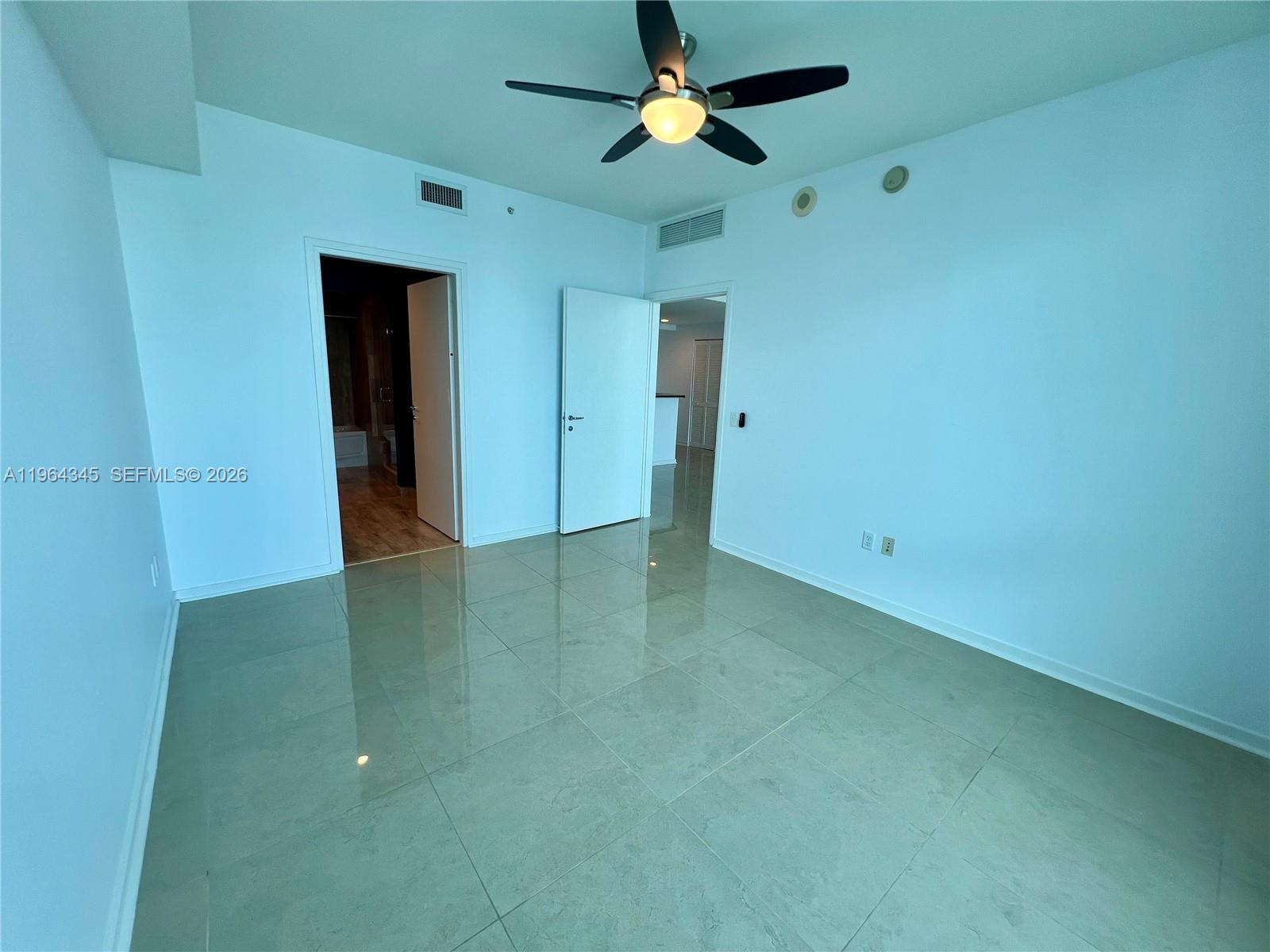 300 S Biscayne Blvd #3614, Miami FL 33131