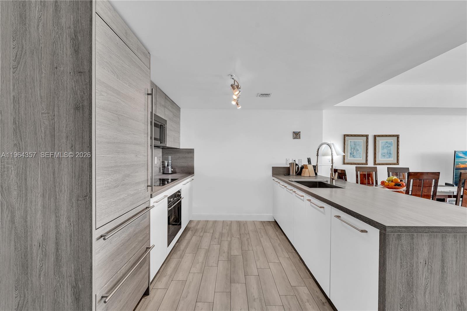 400 Sunny Isles Blvd #907, Sunny Isles Beach FL 33160