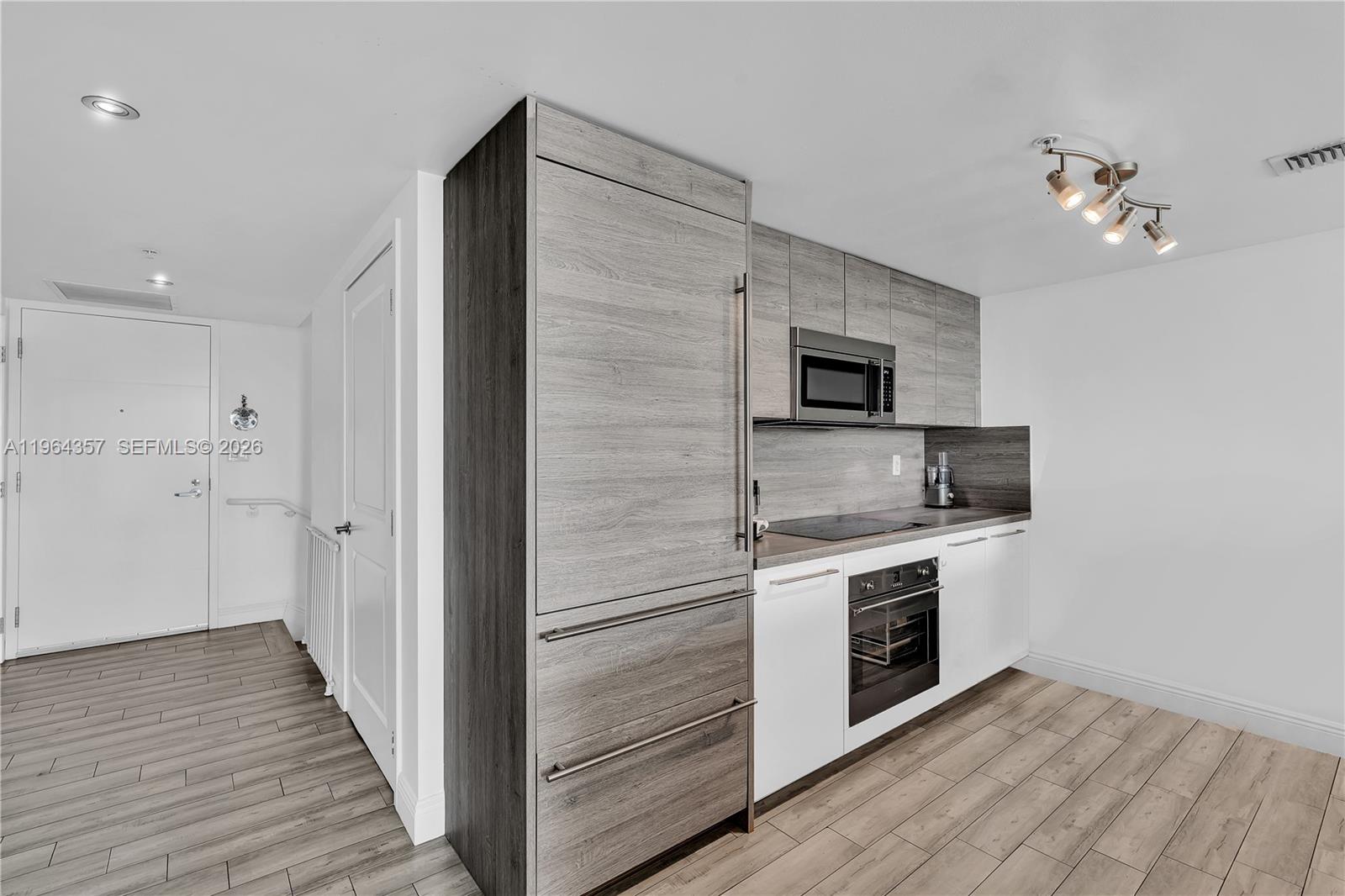 400 Sunny Isles Blvd #907, Sunny Isles Beach FL 33160