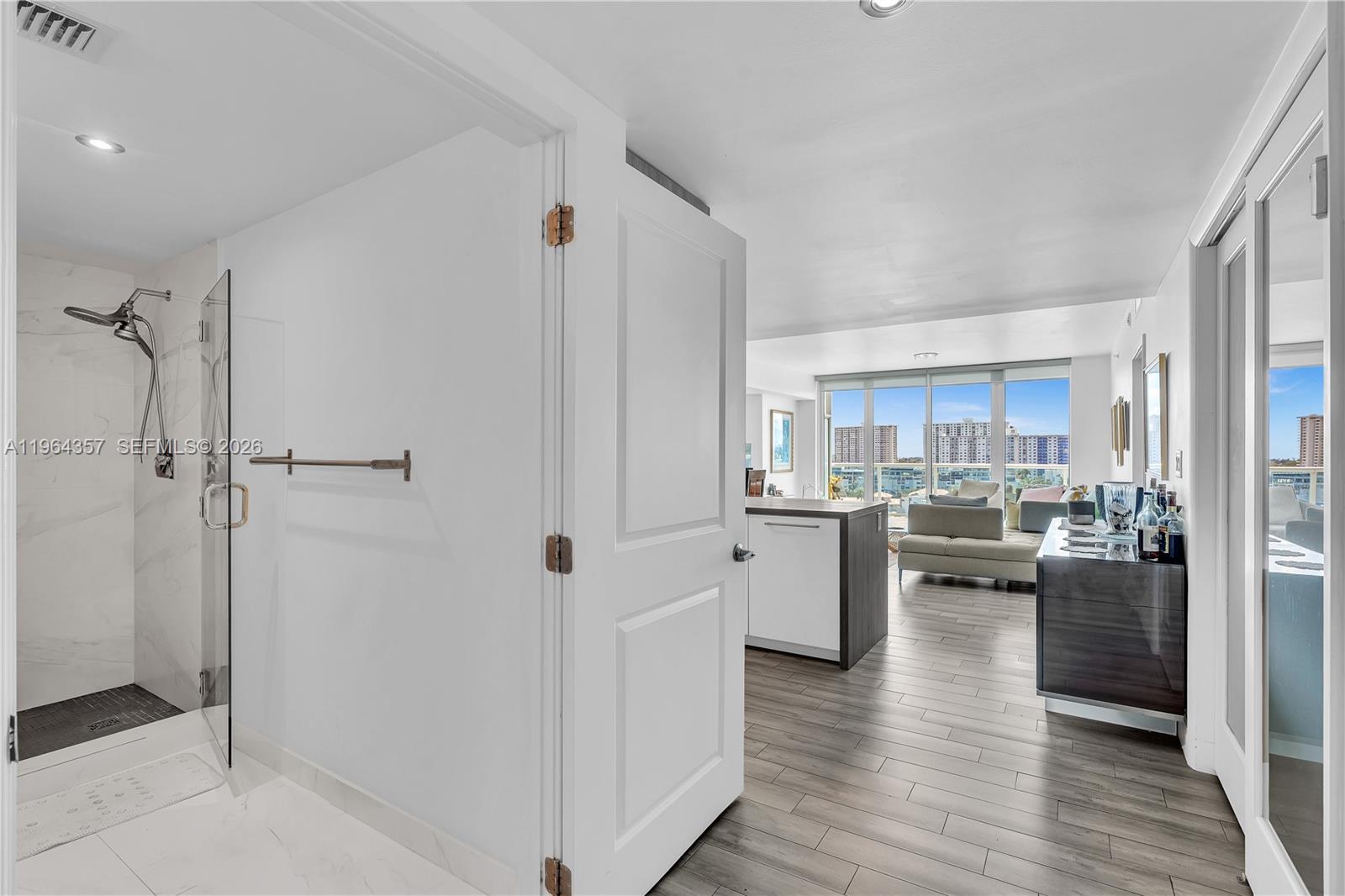 400 Sunny Isles Blvd #907, Sunny Isles Beach FL 33160