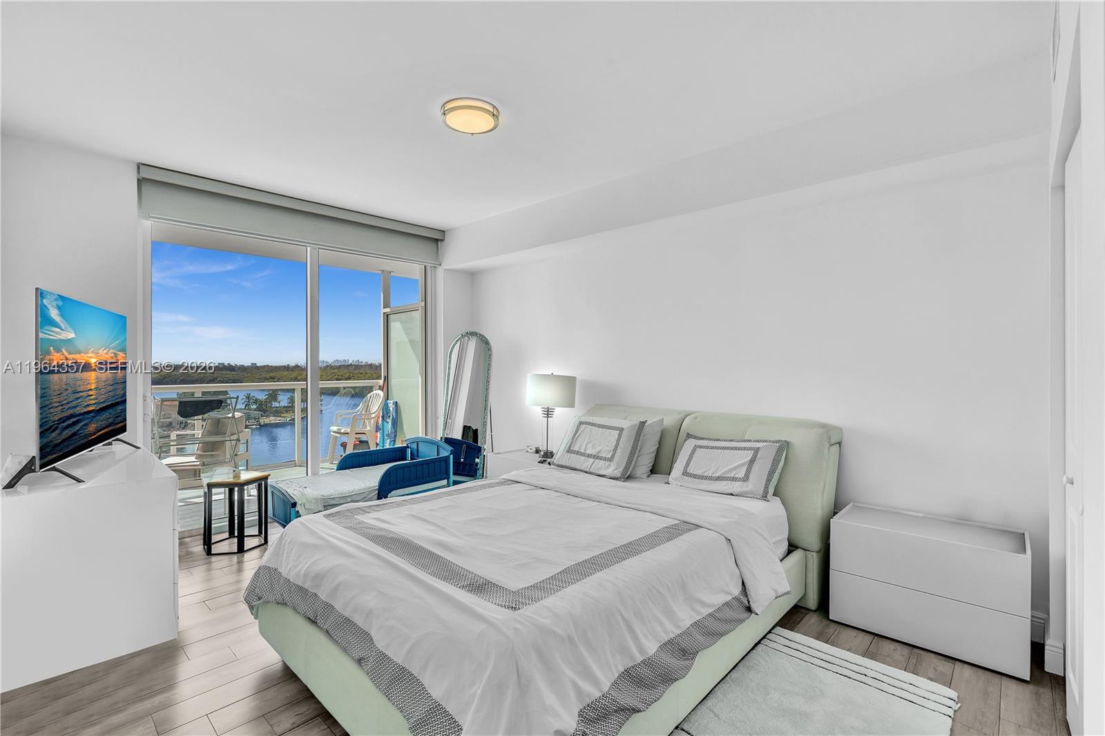 400 Sunny Isles Blvd #907, Sunny Isles Beach FL 33160