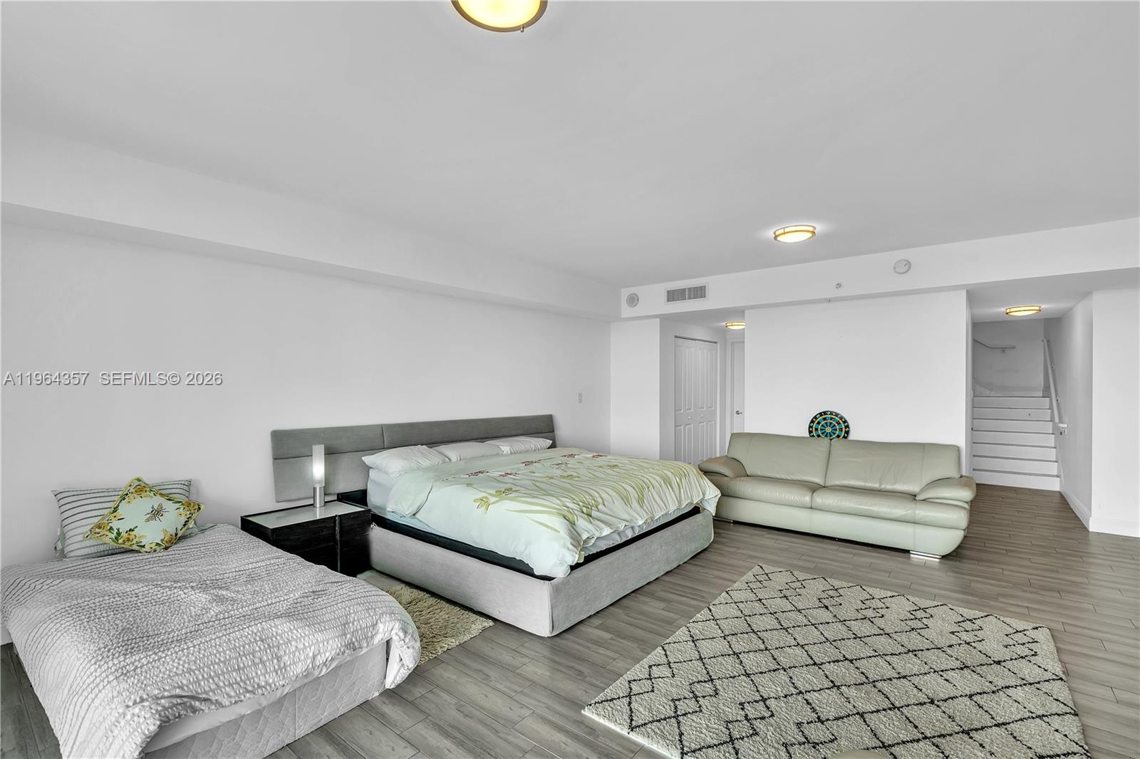 400 Sunny Isles Blvd #907, Sunny Isles Beach FL 33160