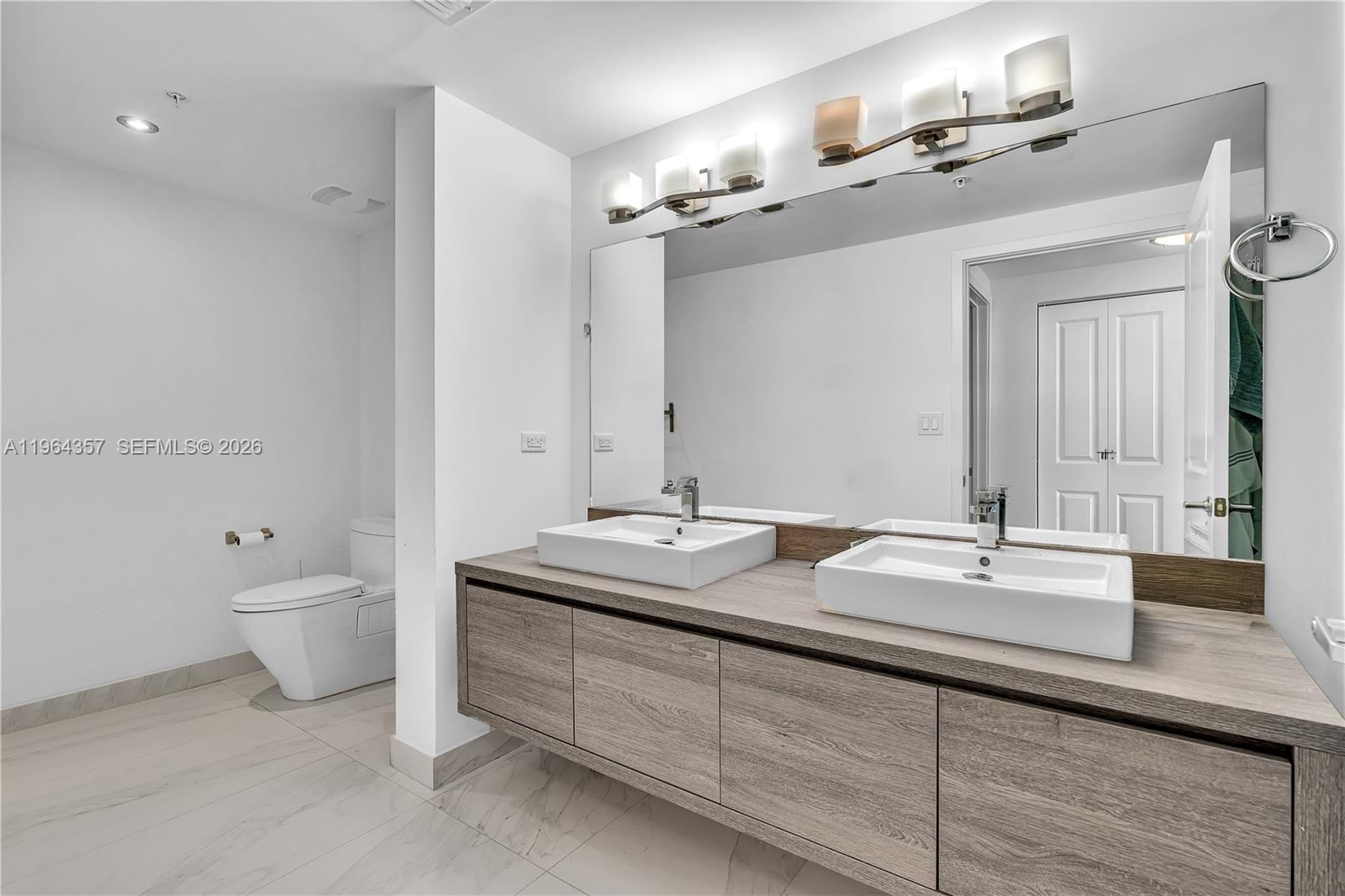 400 Sunny Isles Blvd #907, Sunny Isles Beach FL 33160