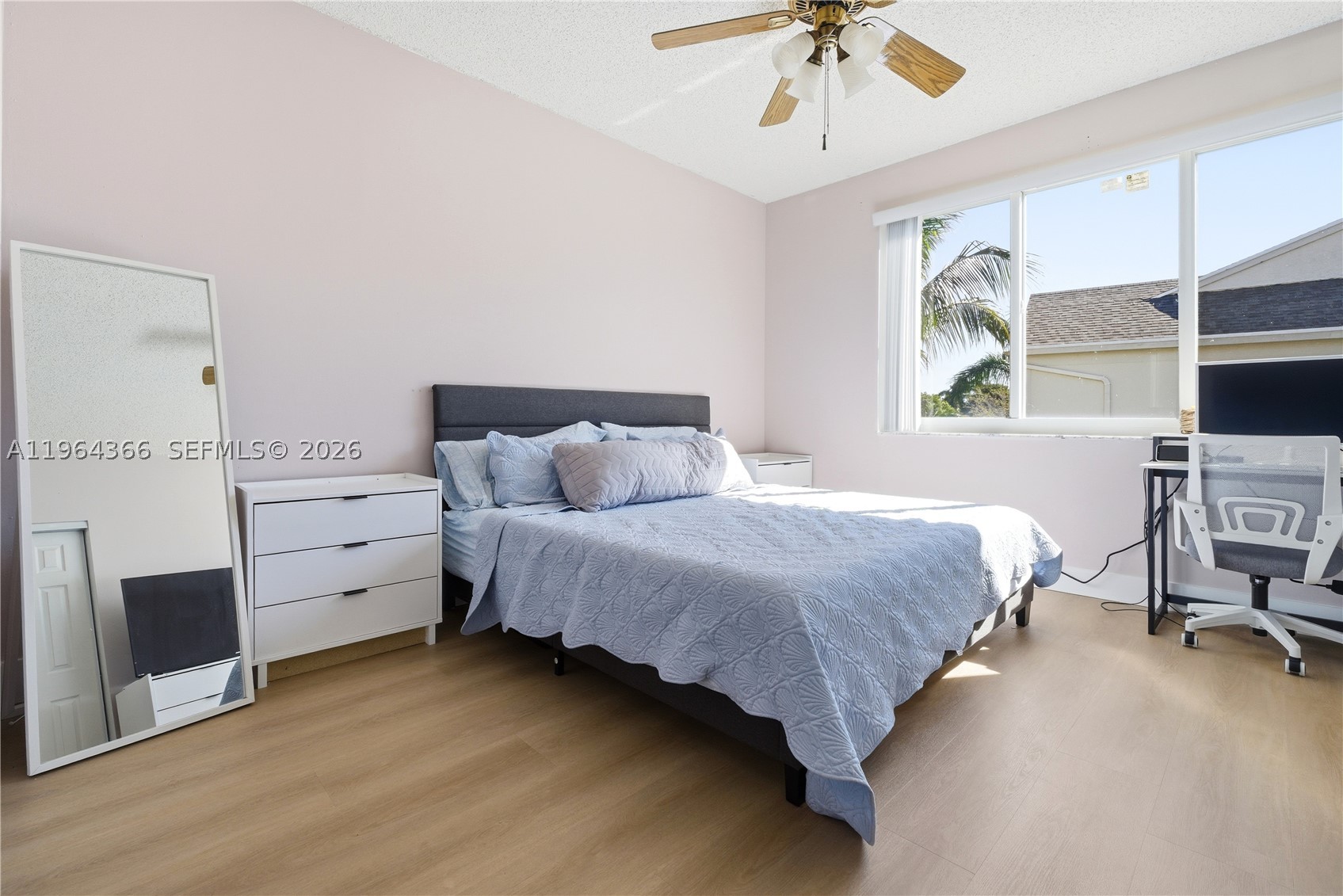 2 Simonton Cir, Weston FL 33326