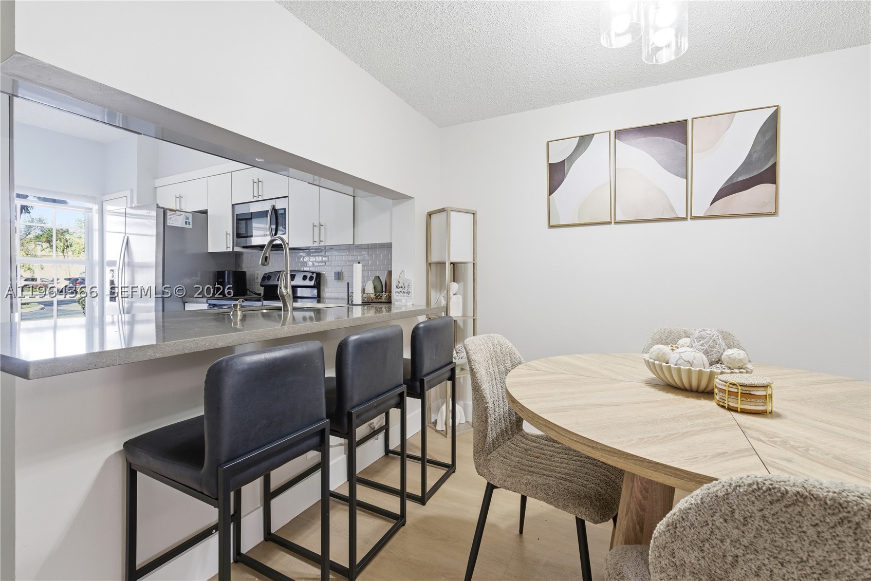 2 Simonton Cir, Weston FL 33326