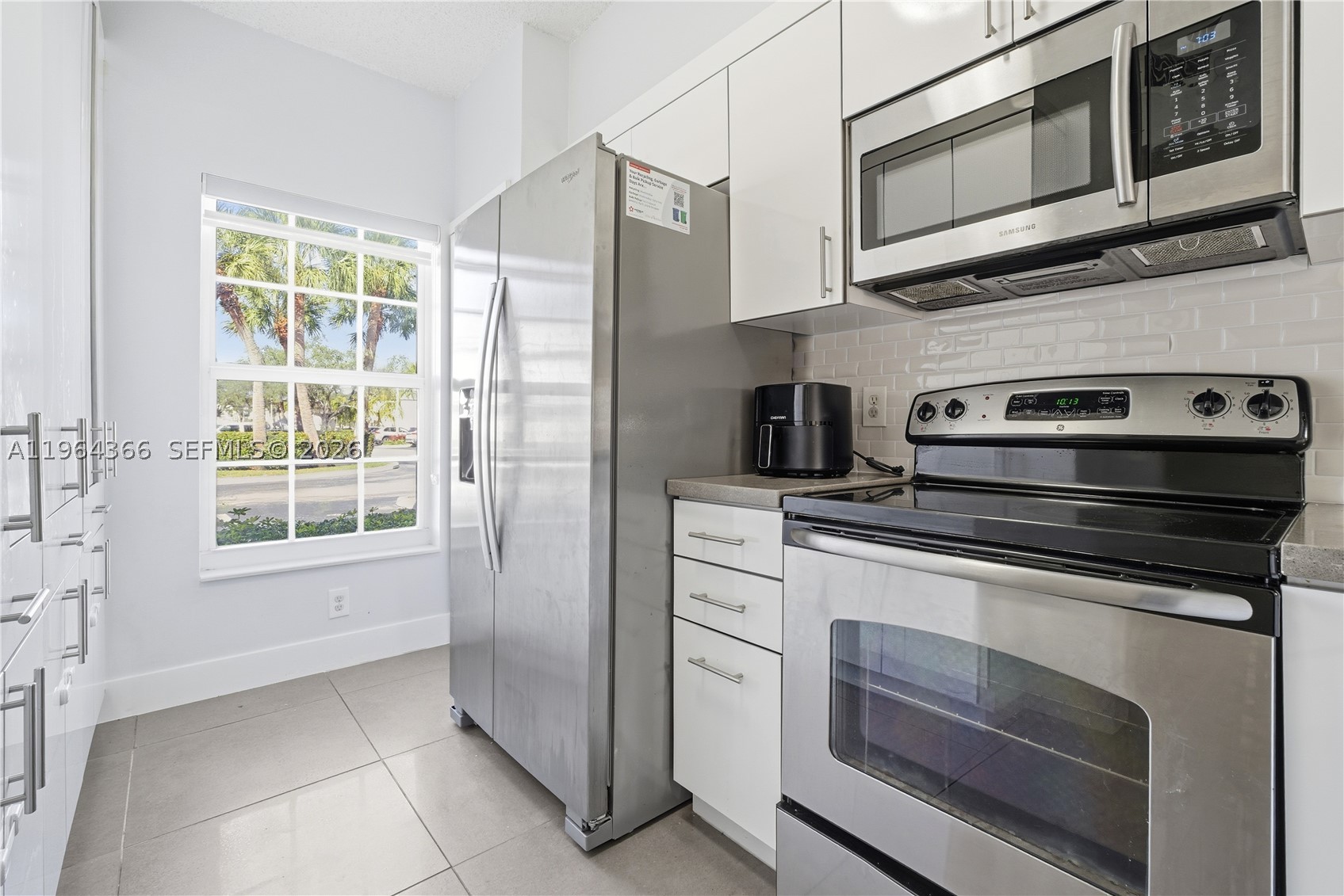 2 Simonton Cir, Weston FL 33326