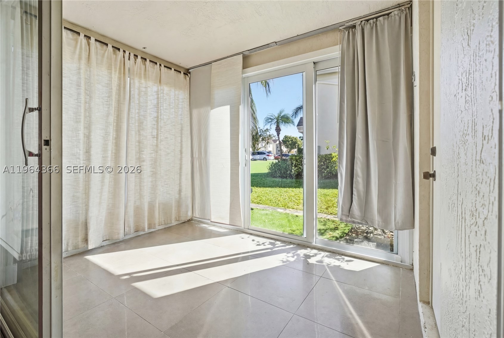 2 Simonton Cir, Weston FL 33326