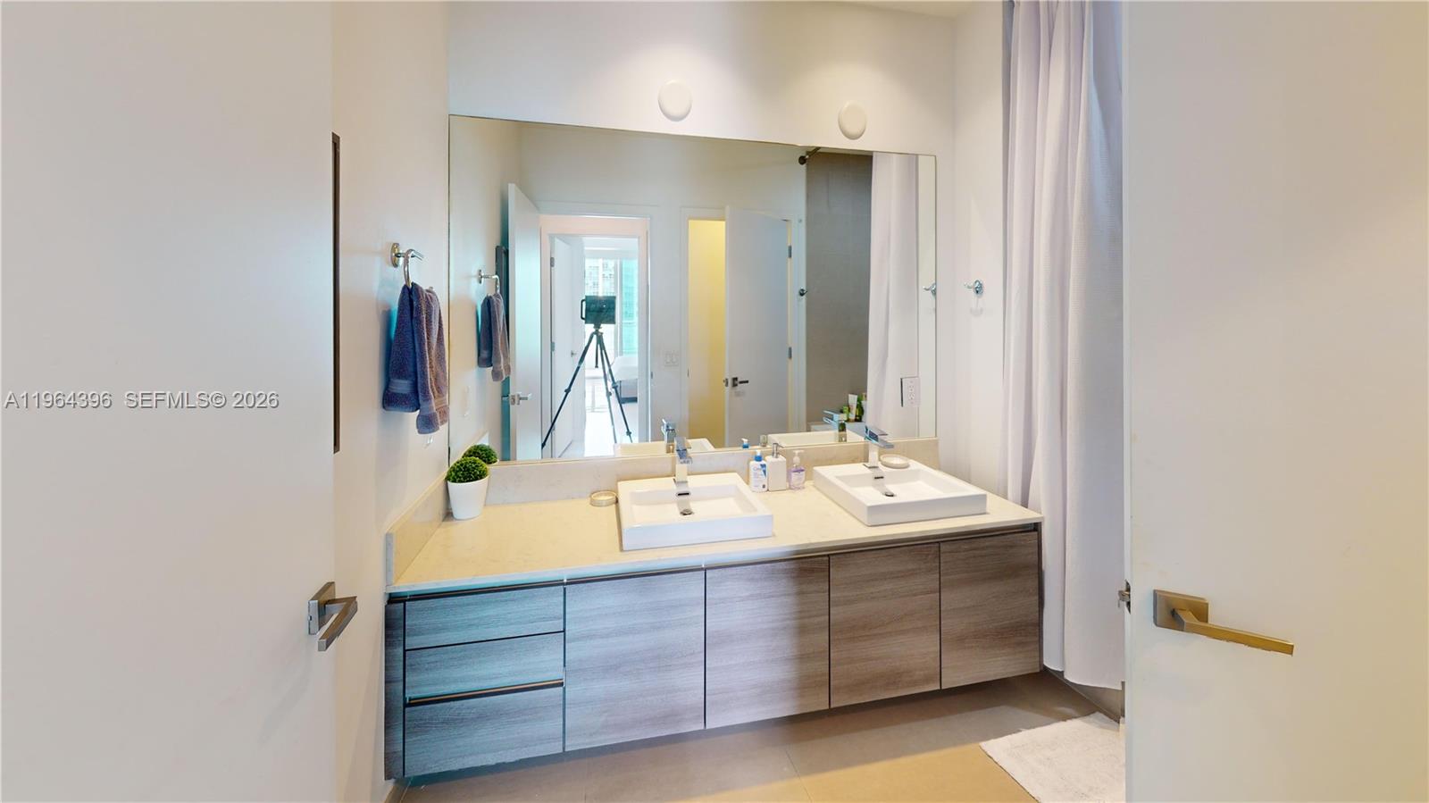 1080 N Brickell Ave #2804, Miami FL 33131