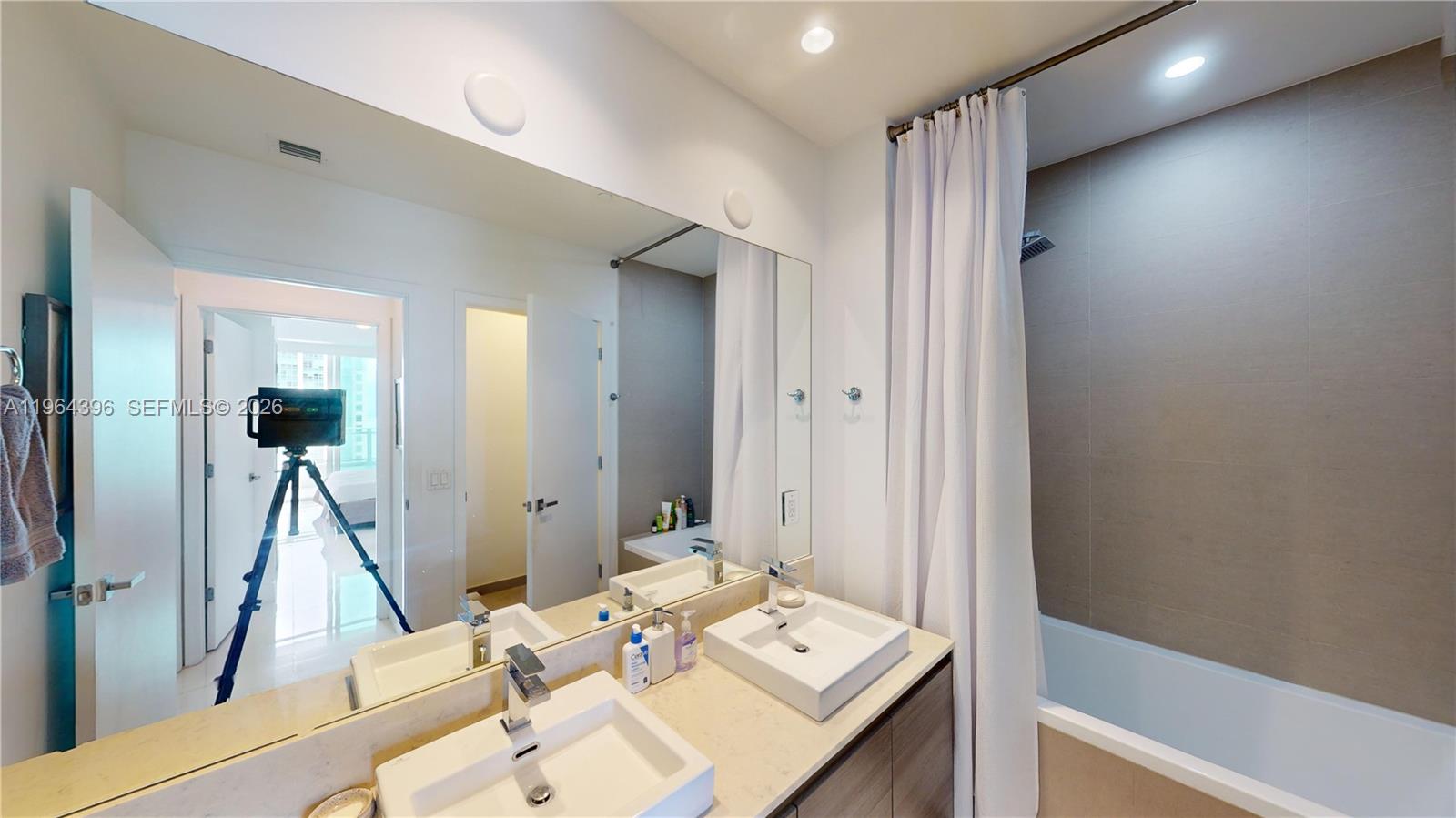 1080 N Brickell Ave #2804, Miami FL 33131