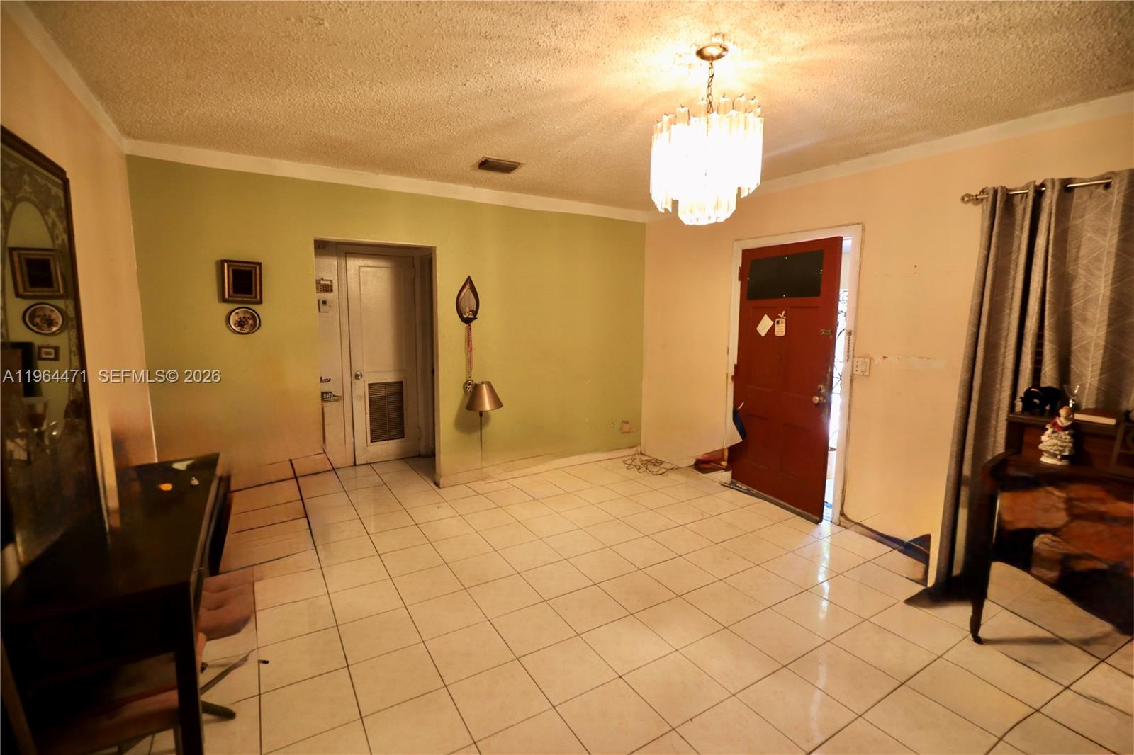 655 NE 82nd St, Miami FL 33138