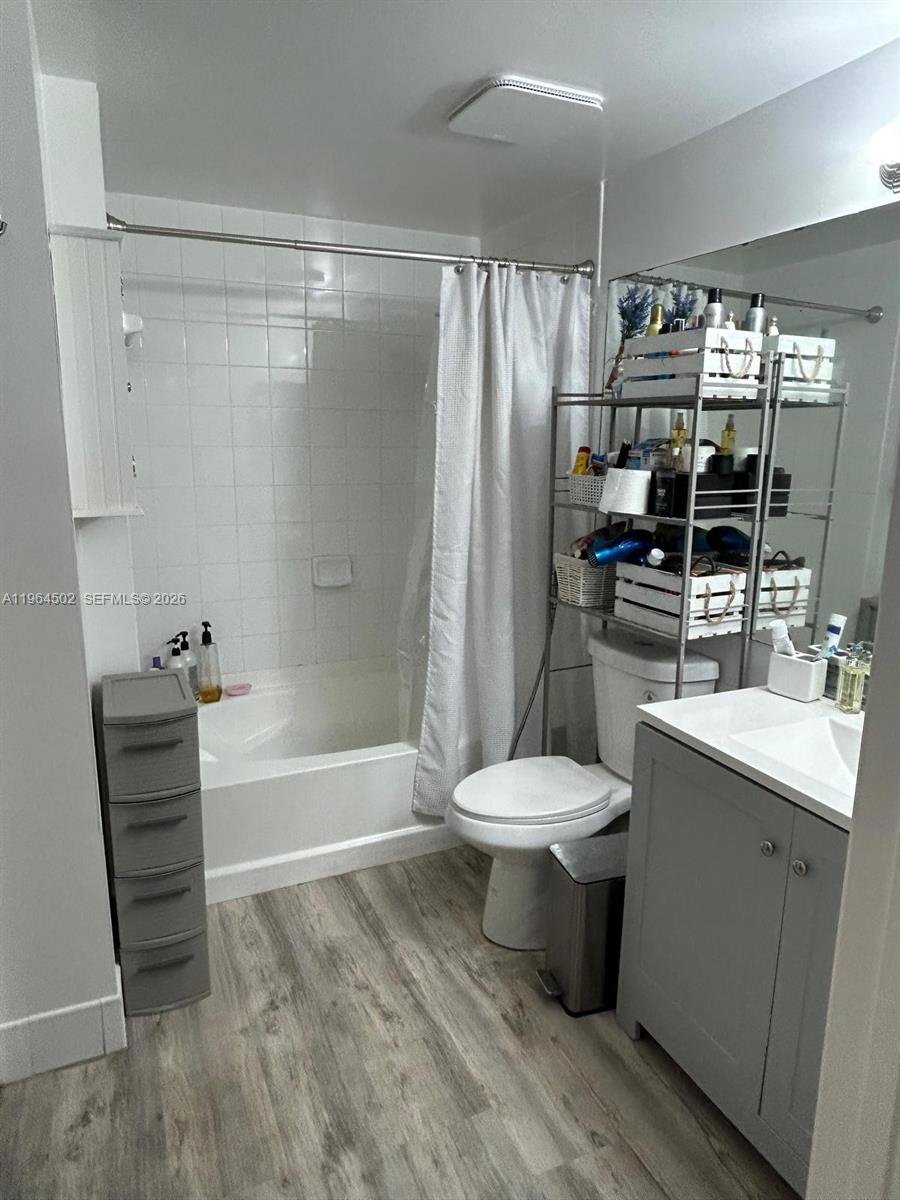 5077 NW 7th St #1012, Miami FL 33126