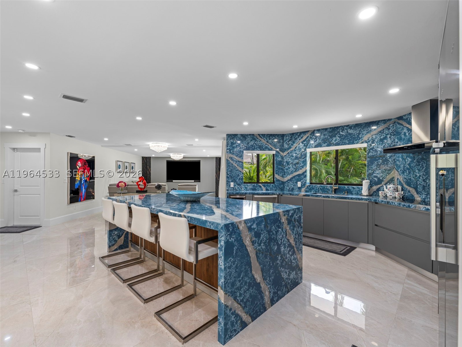 6180 Pine Tree Dr, Miami Beach FL 33140