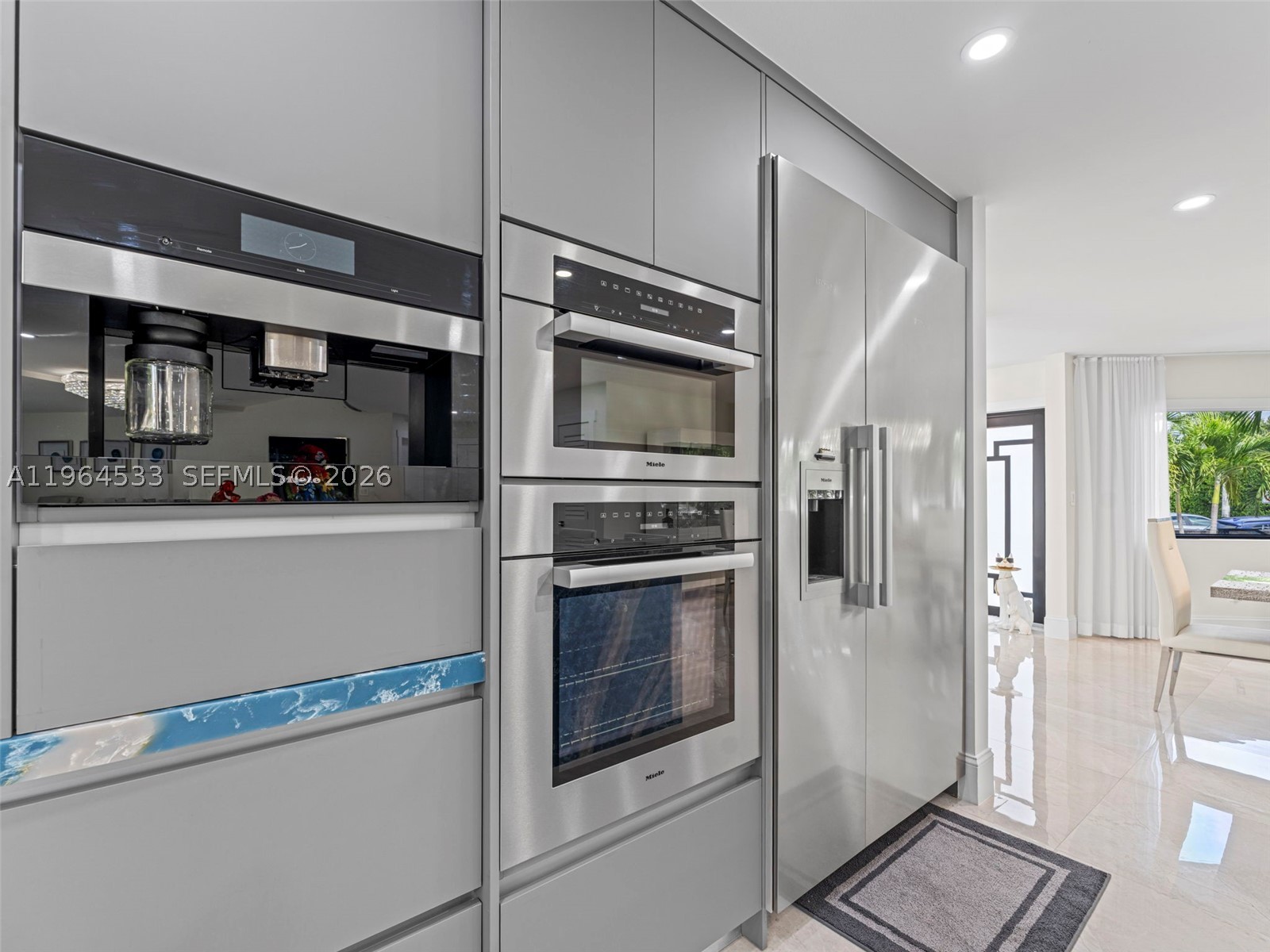 6180 Pine Tree Dr, Miami Beach FL 33140