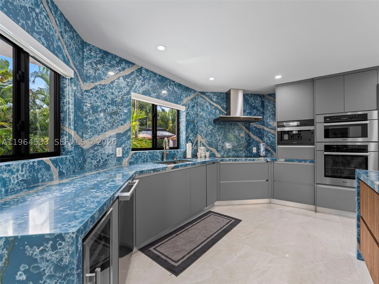 6180 Pine Tree Dr, Miami Beach FL 33140