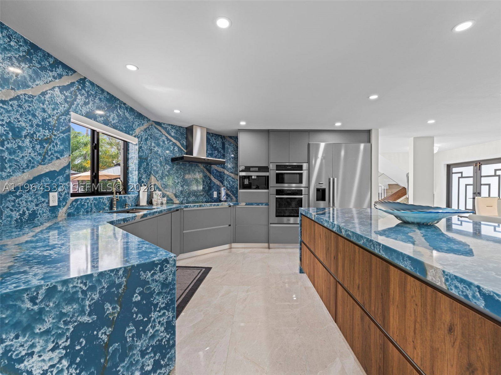 6180 Pine Tree Dr, Miami Beach FL 33140