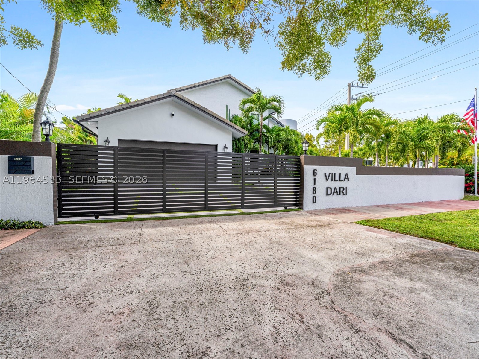 6180 Pine Tree Dr, Miami Beach FL 33140