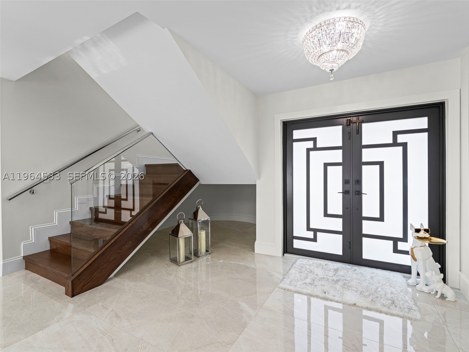 6180 Pine Tree Dr, Miami Beach FL 33140